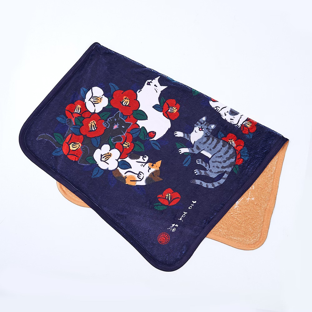 台灣吉豆貓｜祈福九貓空調毯 (椿花與貓)
