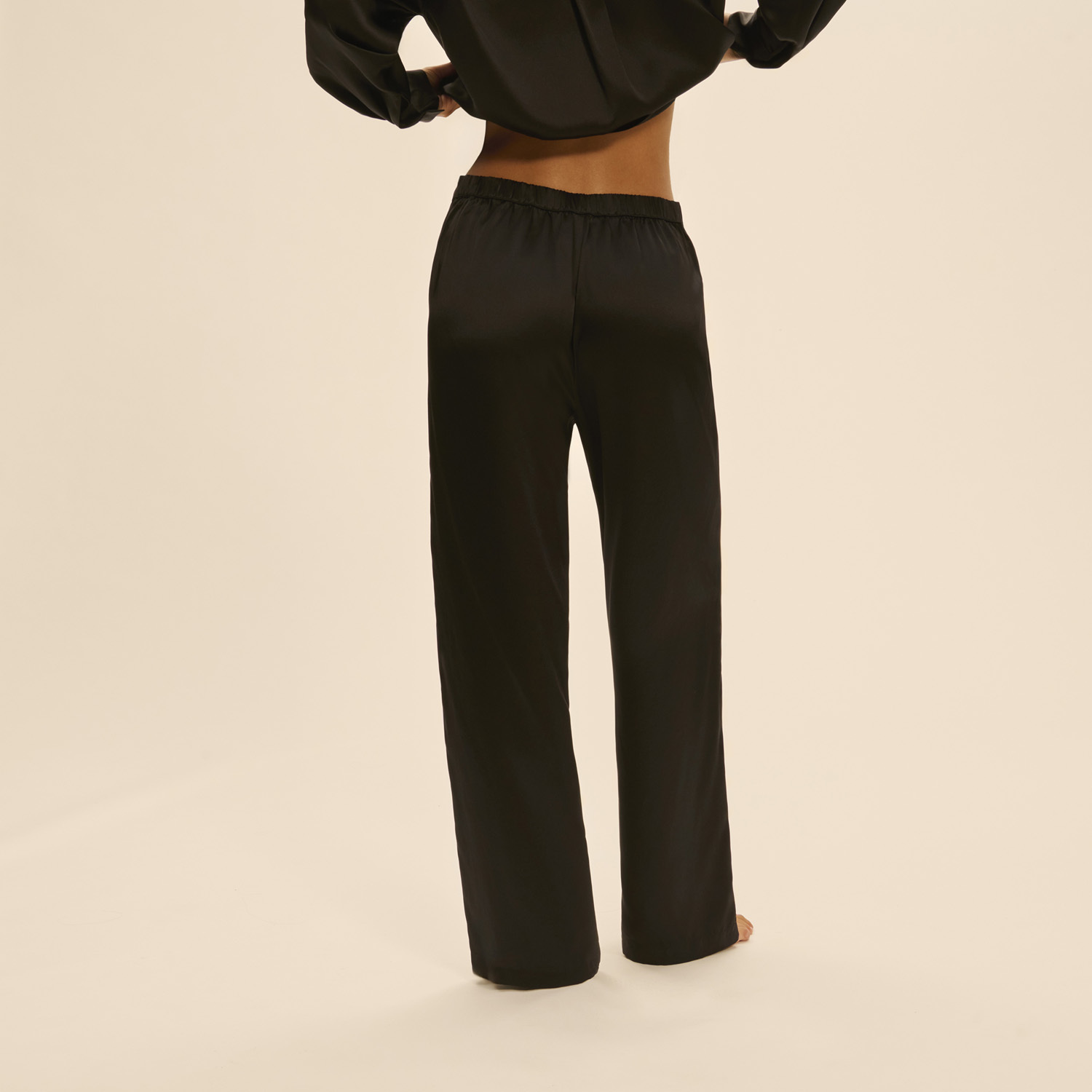 LOVE ME 愛自己 長褲 經典黑