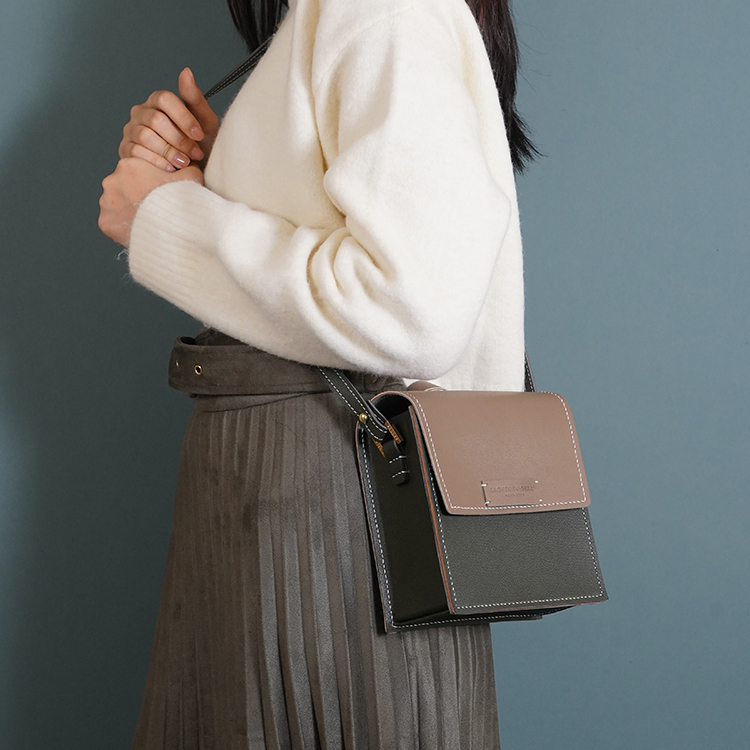 Square Bag 【 Taupe X Hunter 】Eco-Friendly 69%  Apple Leather Bag