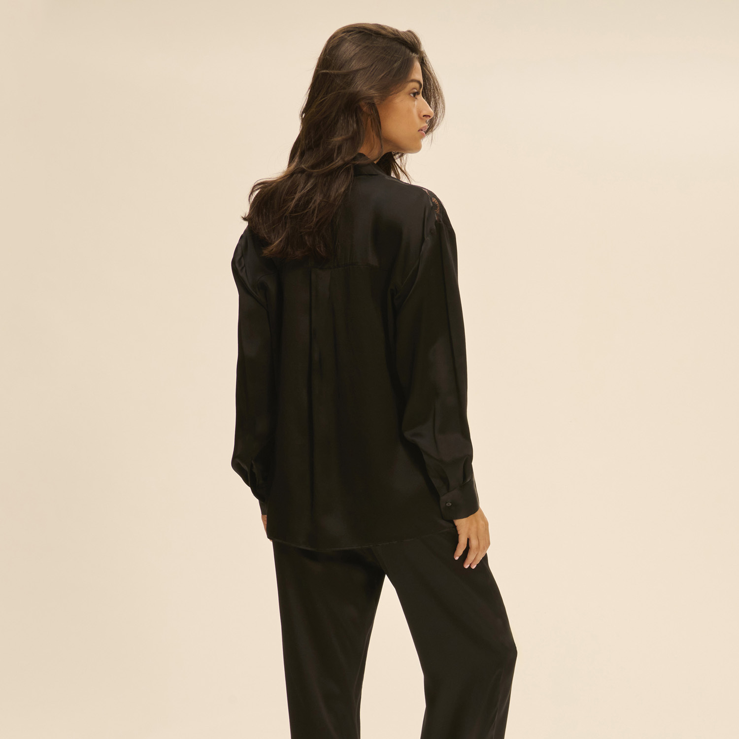 LOVE ME 愛自己 襯衫 經典黑