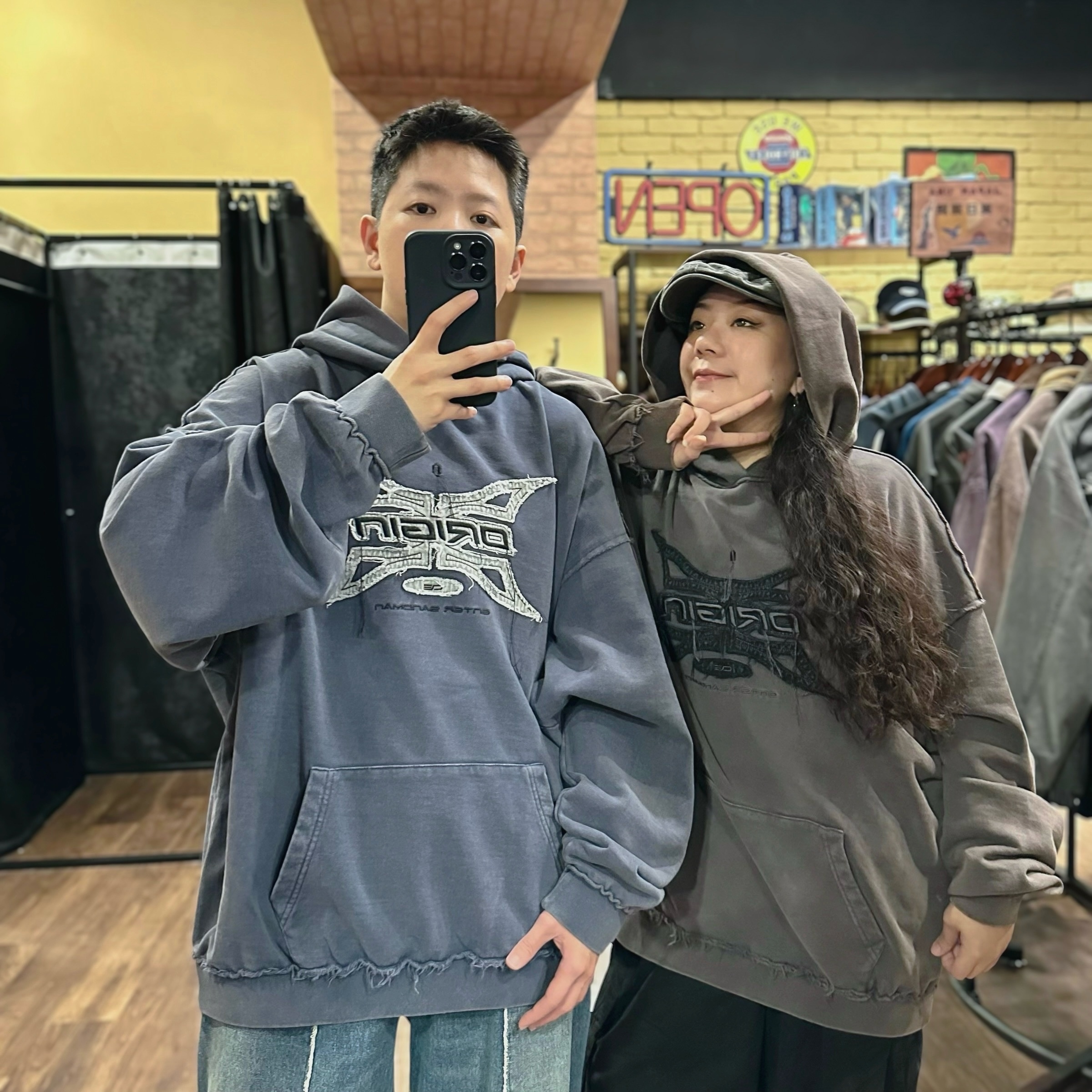 430g精梳棉毛邊貼布連帽TEE