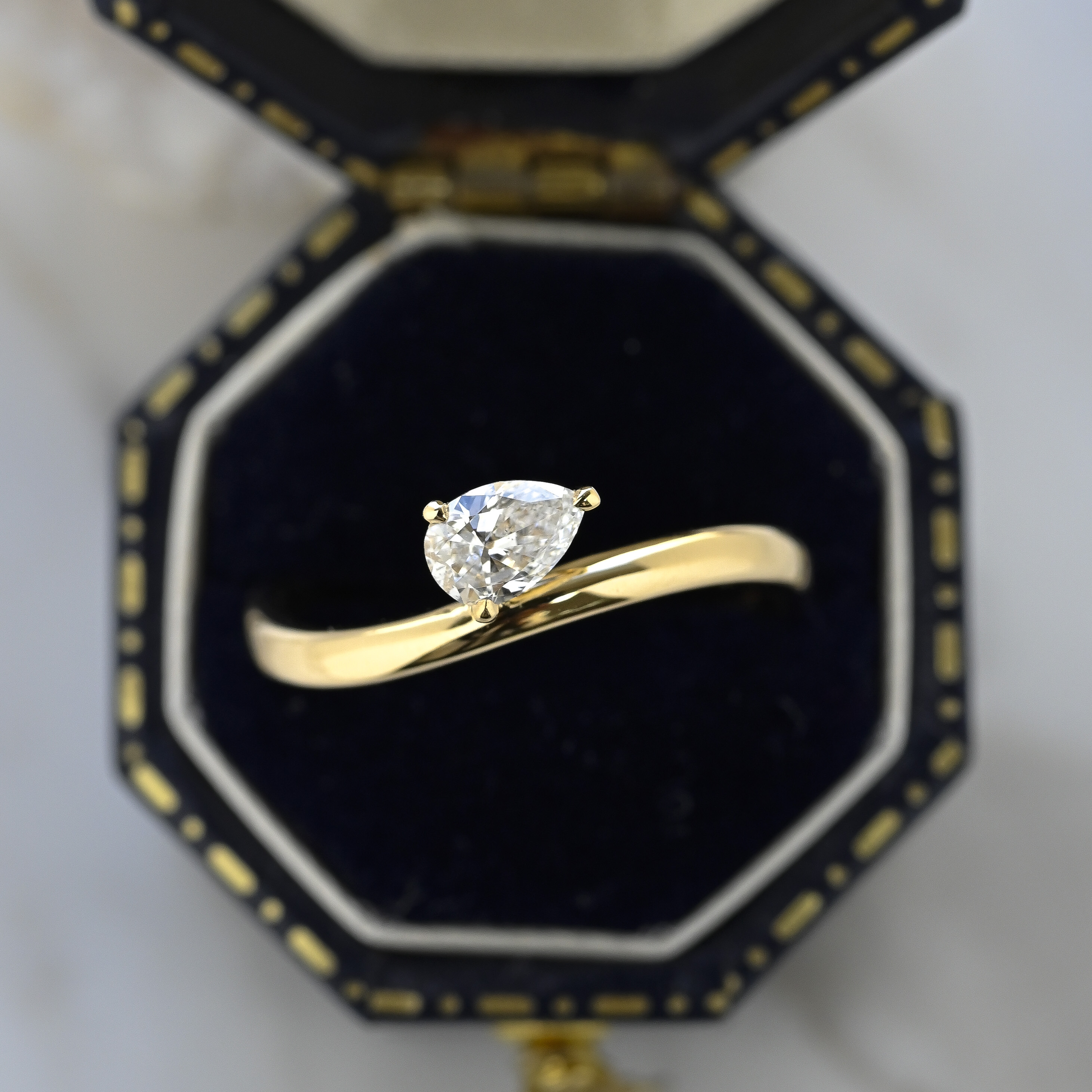 18K 0.30ct Pear shape Diamond Ring