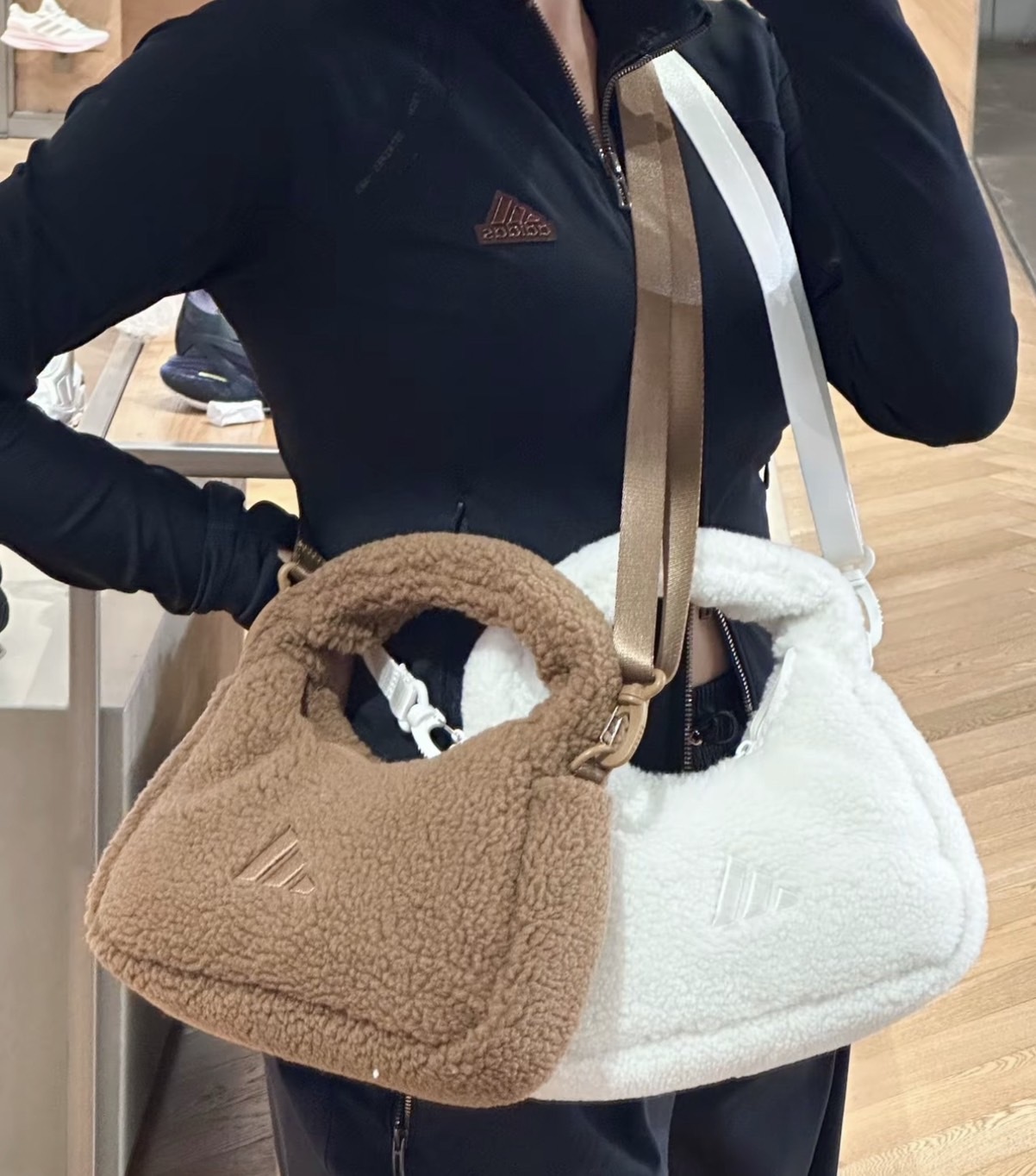 預購 ADIDAS 斜背包 QQ毛小包包