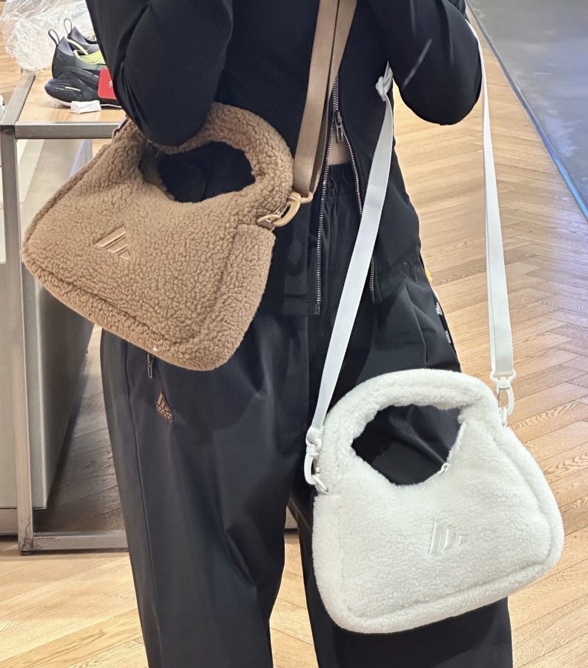 預購 ADIDAS 斜背包 QQ毛小包包