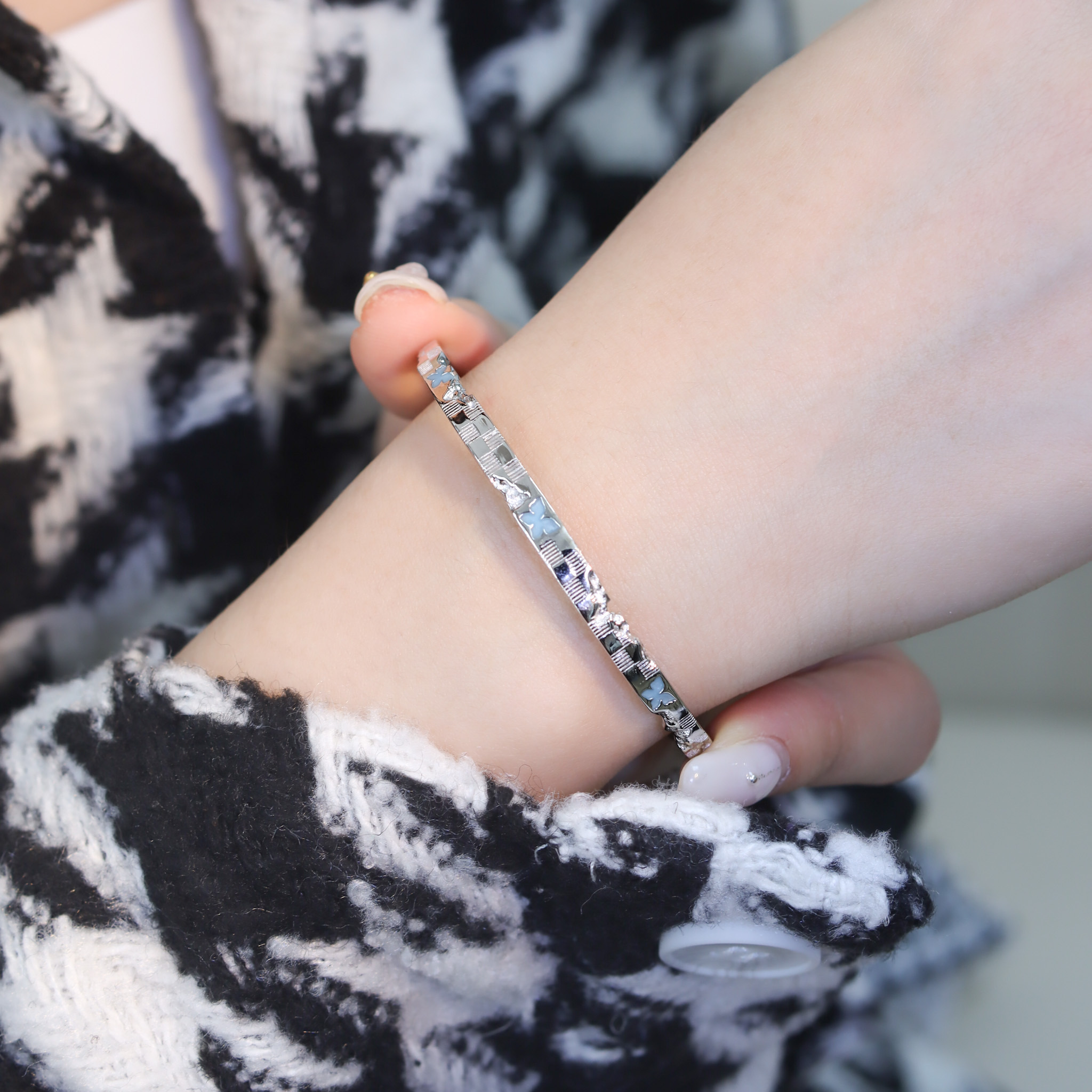 | 925純銀・白金 | 漫藍蝶印手鐲 | BR1212 |