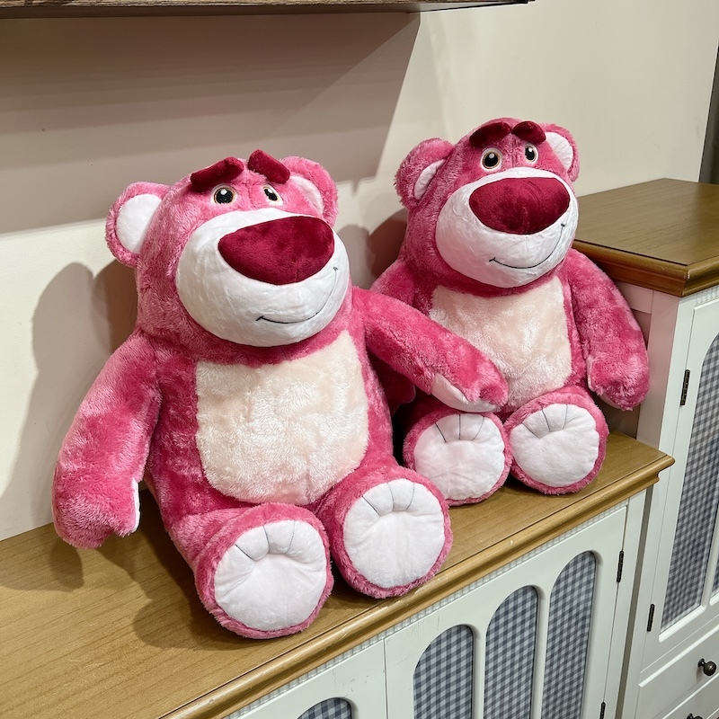 《12143》坐姿款熊抱哥大玩偶/16吋