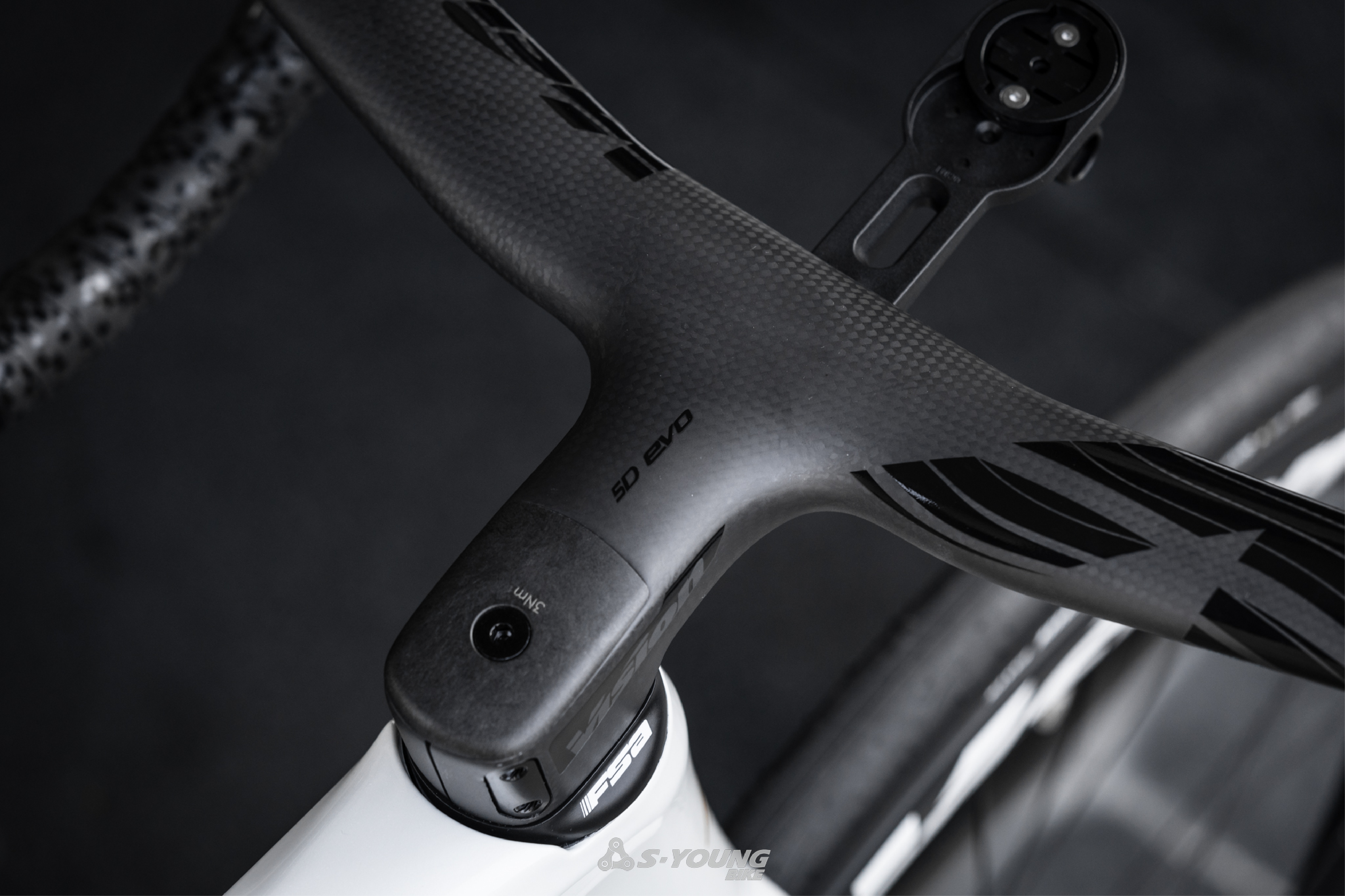 新款【Vision】Metron 5D ACR EVO 碳纖空力一體把 / 多款尺寸（含頭碗墊片）