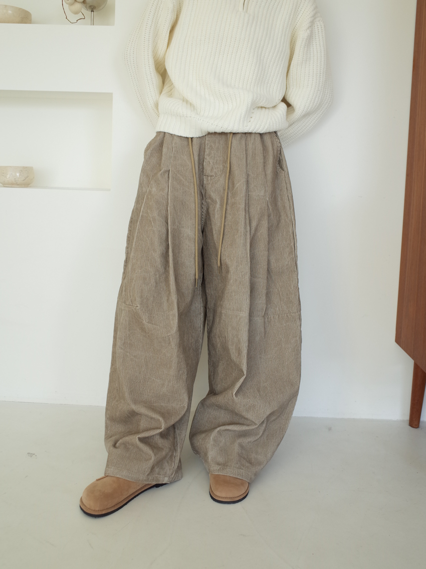 (UNISEX) washed corduroy balloon pants in SAND