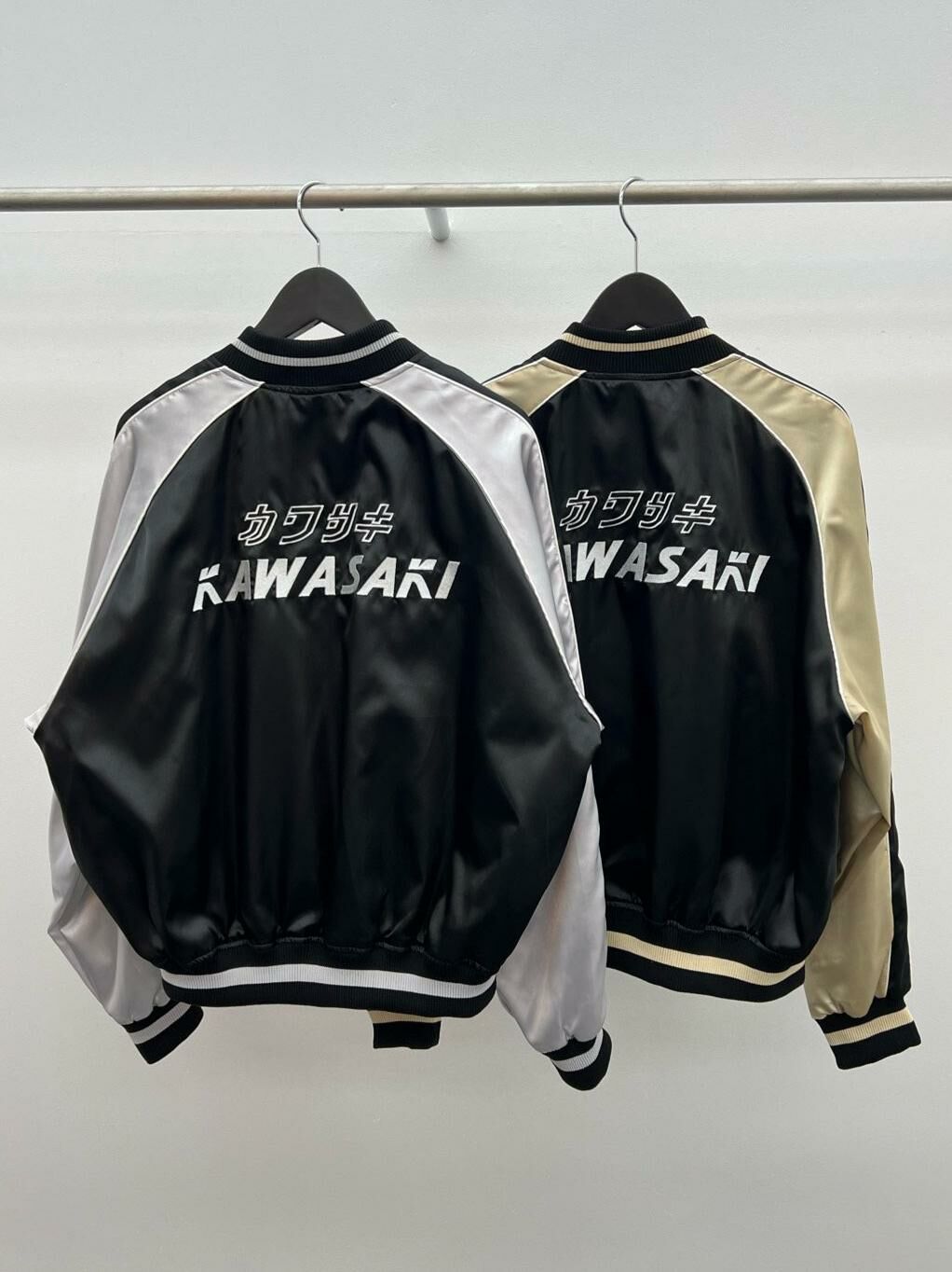 拼色英文字拉鍊外套 LIL-036JK