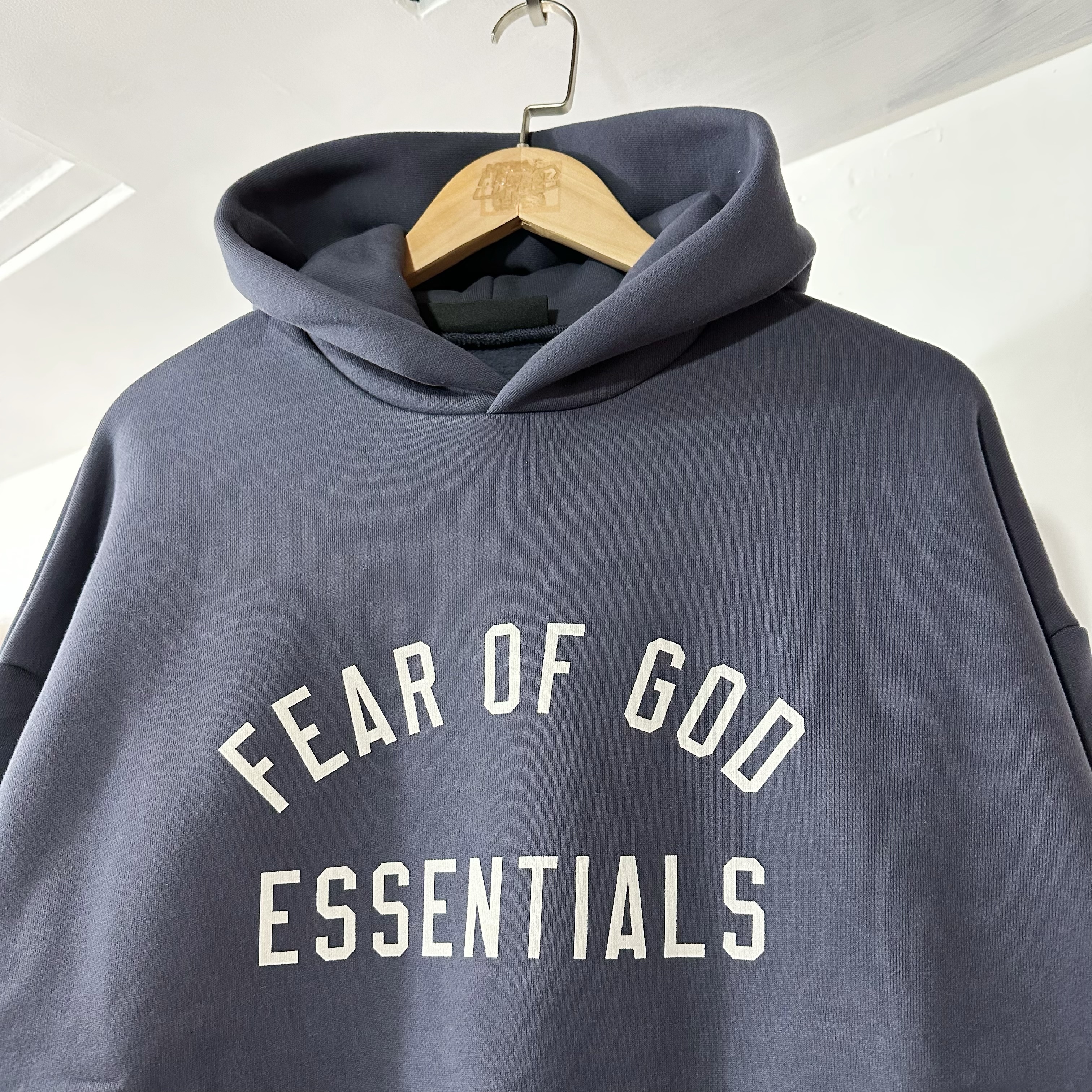 Fear of God Essentials FW24   FLEECE HOODIE (Marine)
