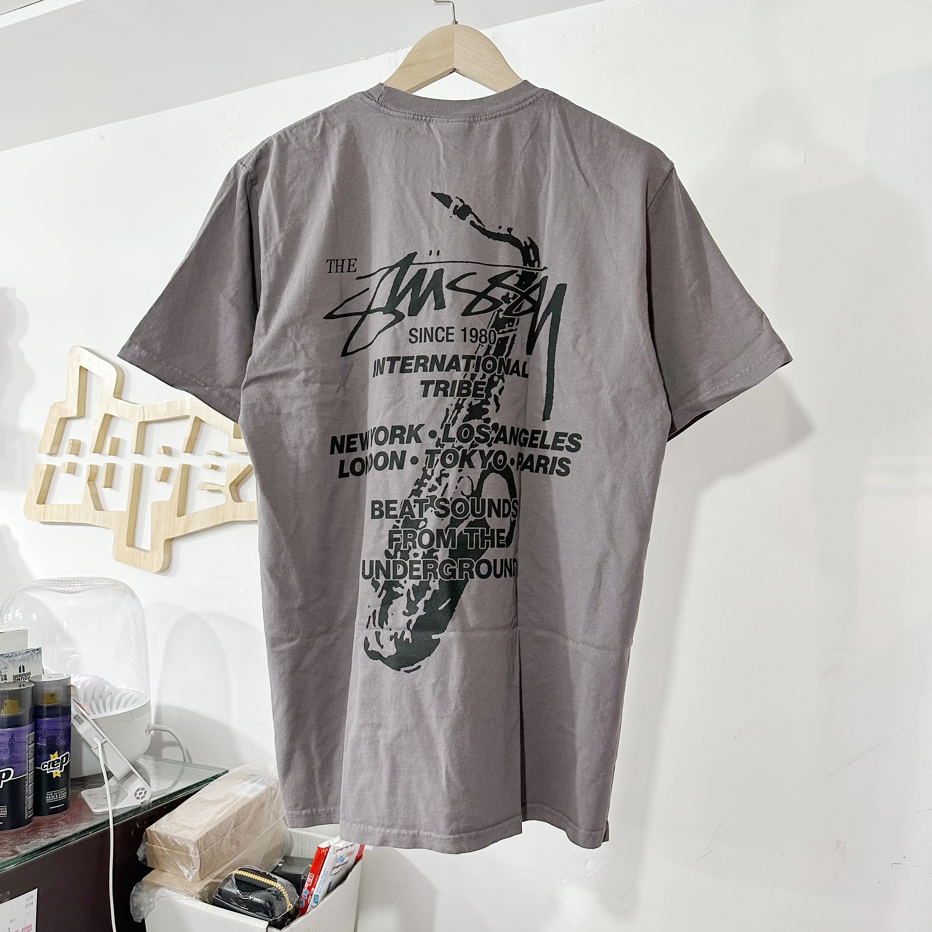 STUSSY BEAT SOUNDS TEE PIGMENT DYED SHARK 灰紫色