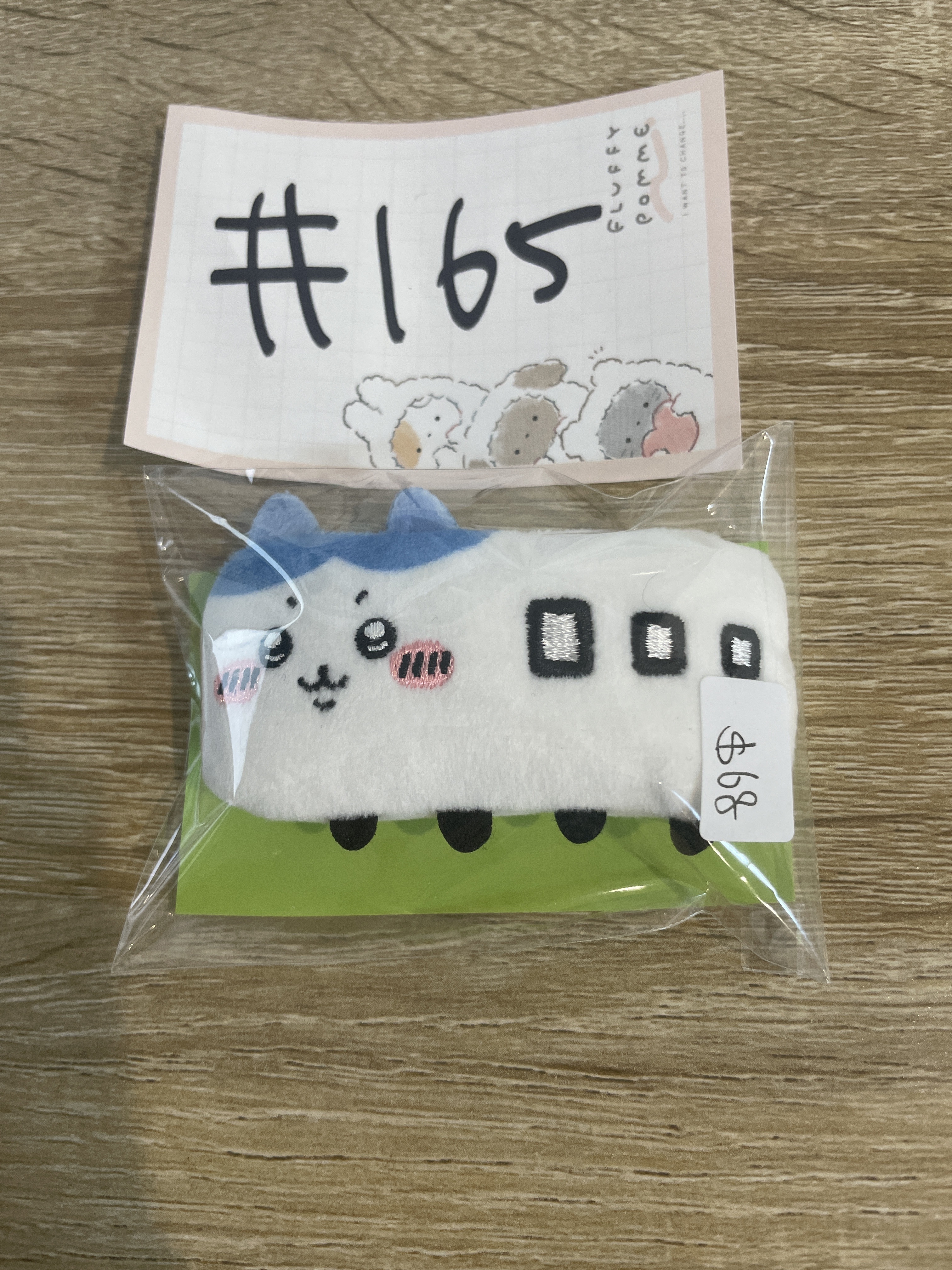 CHIIKAWA  八字貓 襟章#165