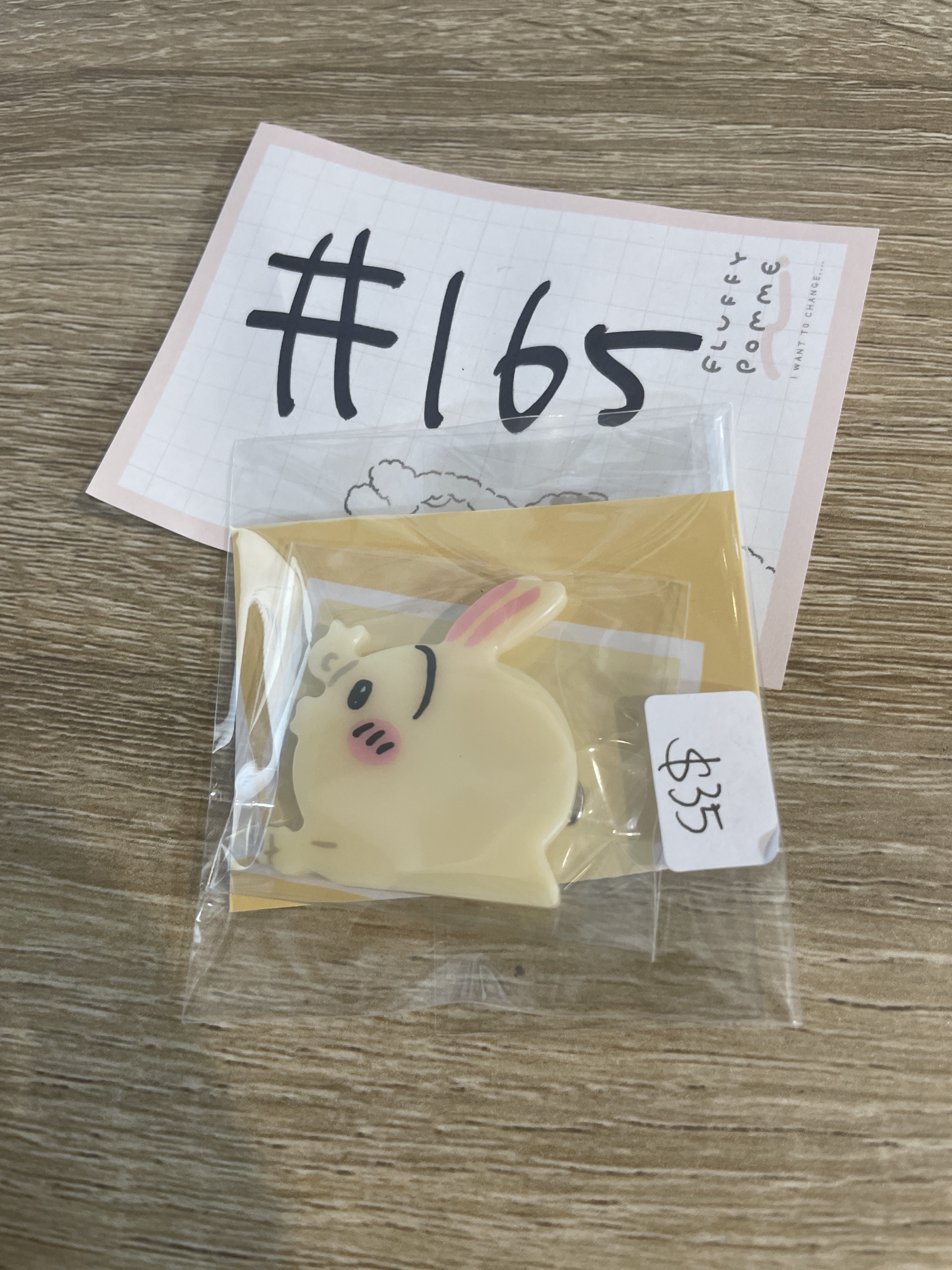 CHIIKAWA  兔兔 襟章#165