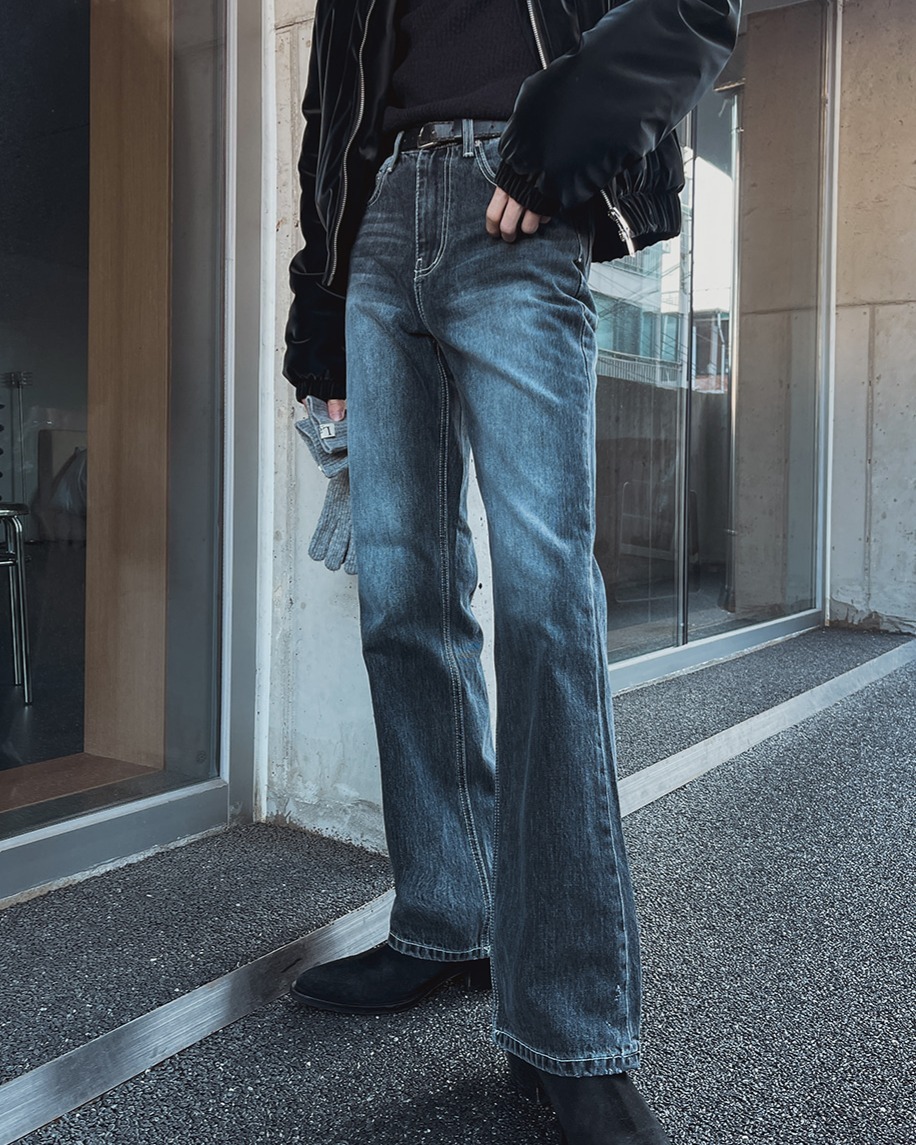 石洗微喇牛仔褲