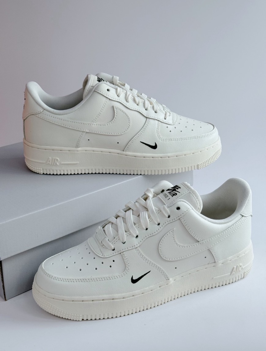Nike Air Force 1'07 AF1 刺繡奶油 奶油白 黑小勾 休閒鞋 HF1058133