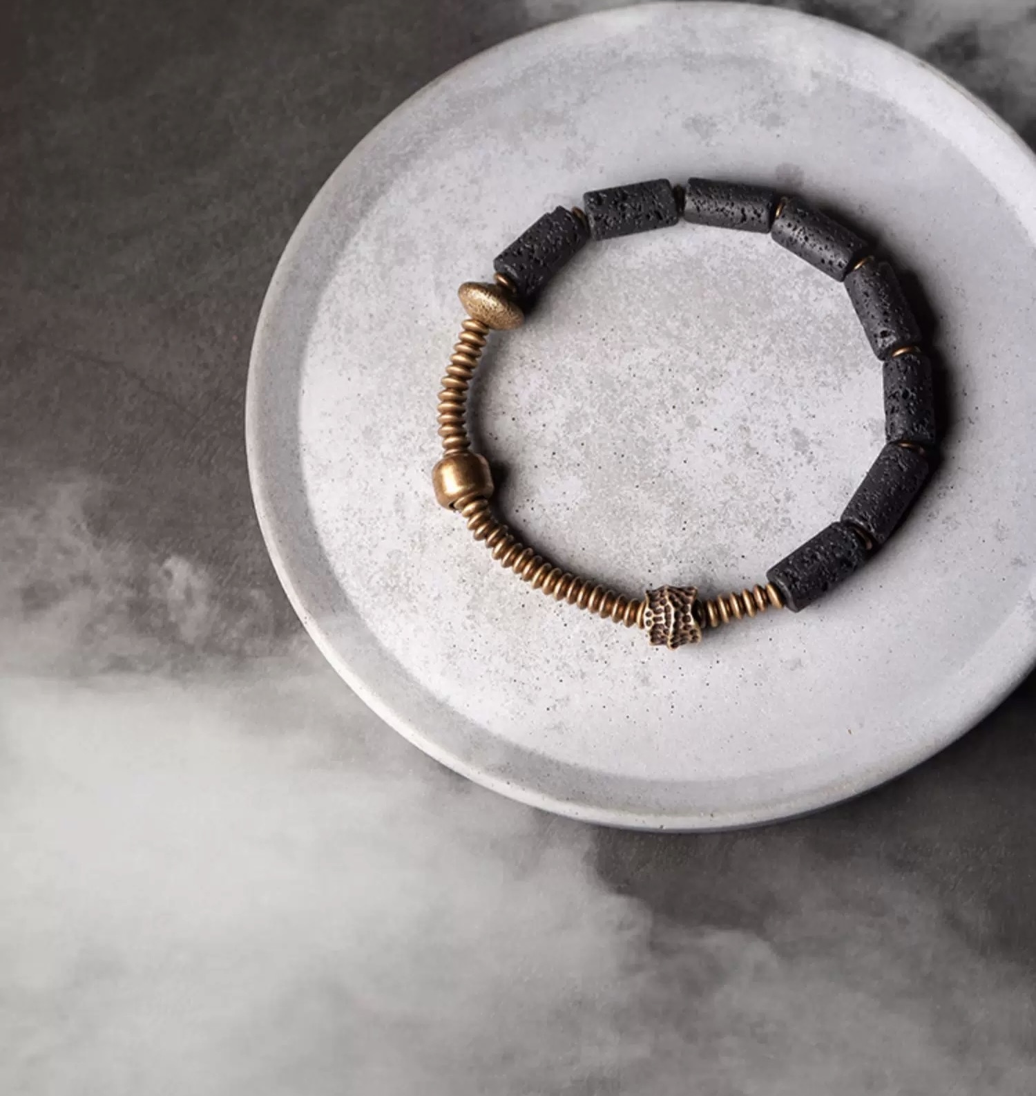 黑色火山石手環