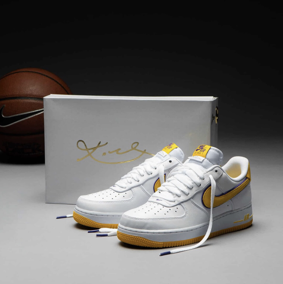 【APAIR】預購 kobe bryant x nike air force 1 Retro QS 白黃 紫滾邊 白黃紫 聯名款 FZ1151-100