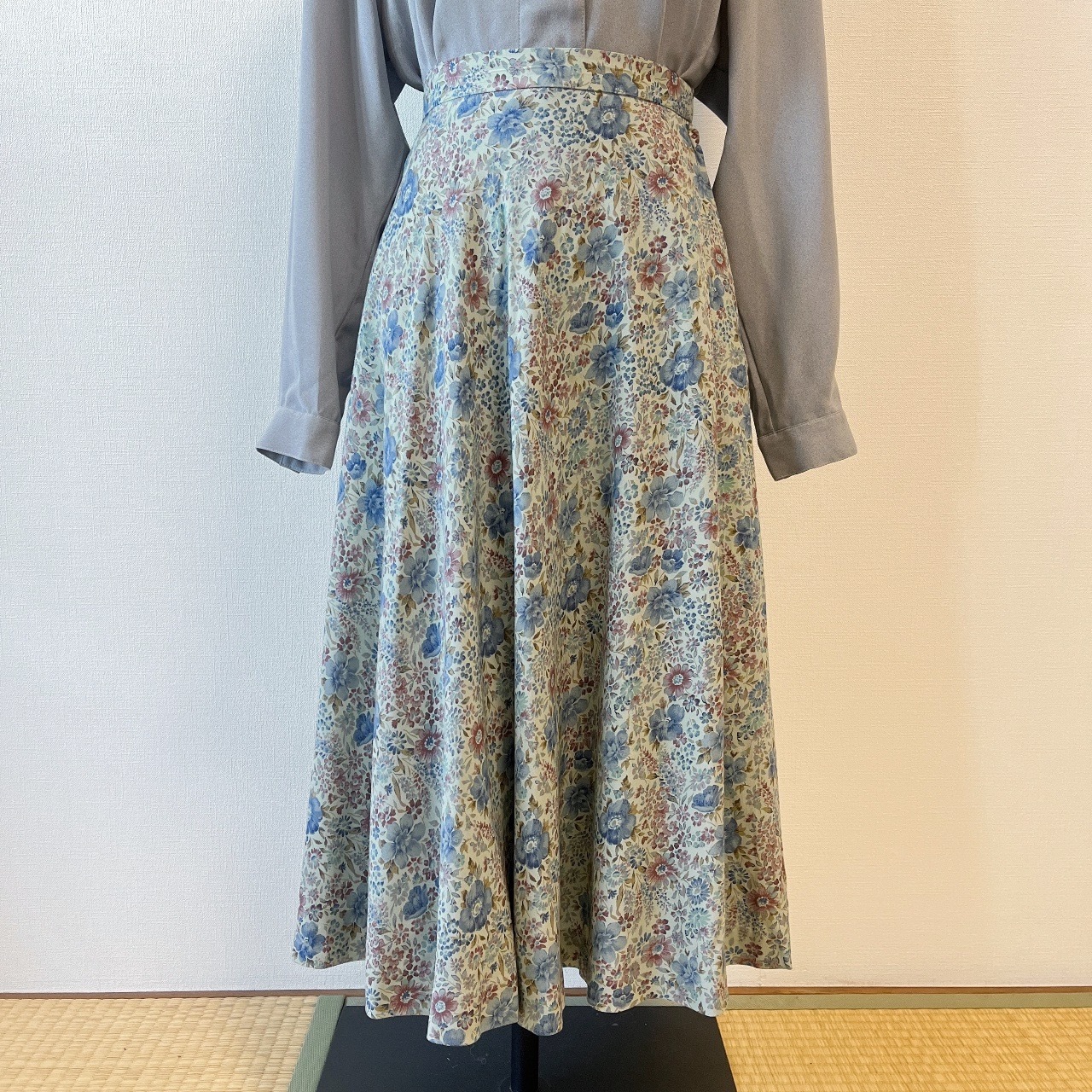 Hartford湖水藍色大花半裙