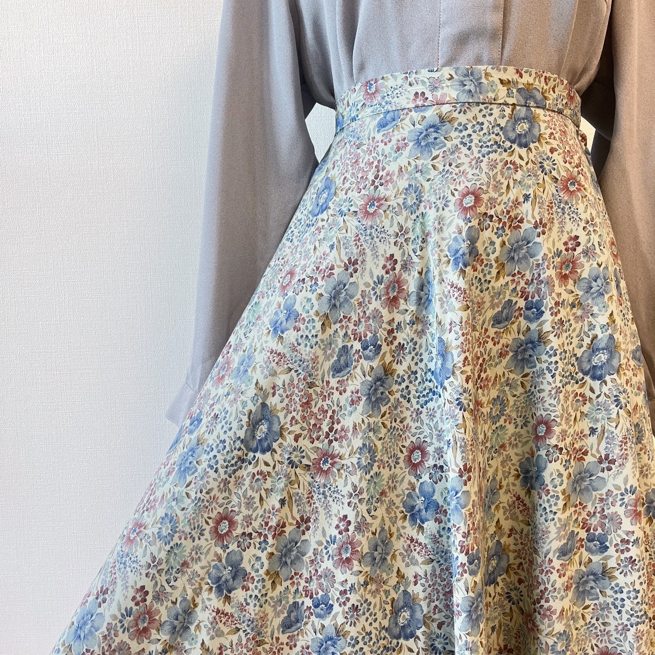 Hartford湖水藍色大花半裙