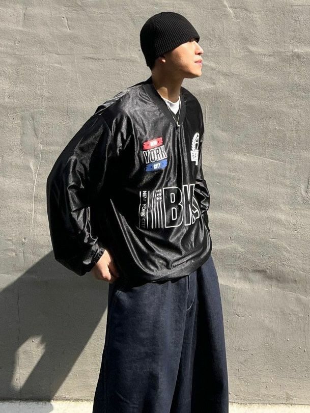 V領英文字長袖衫 T4575