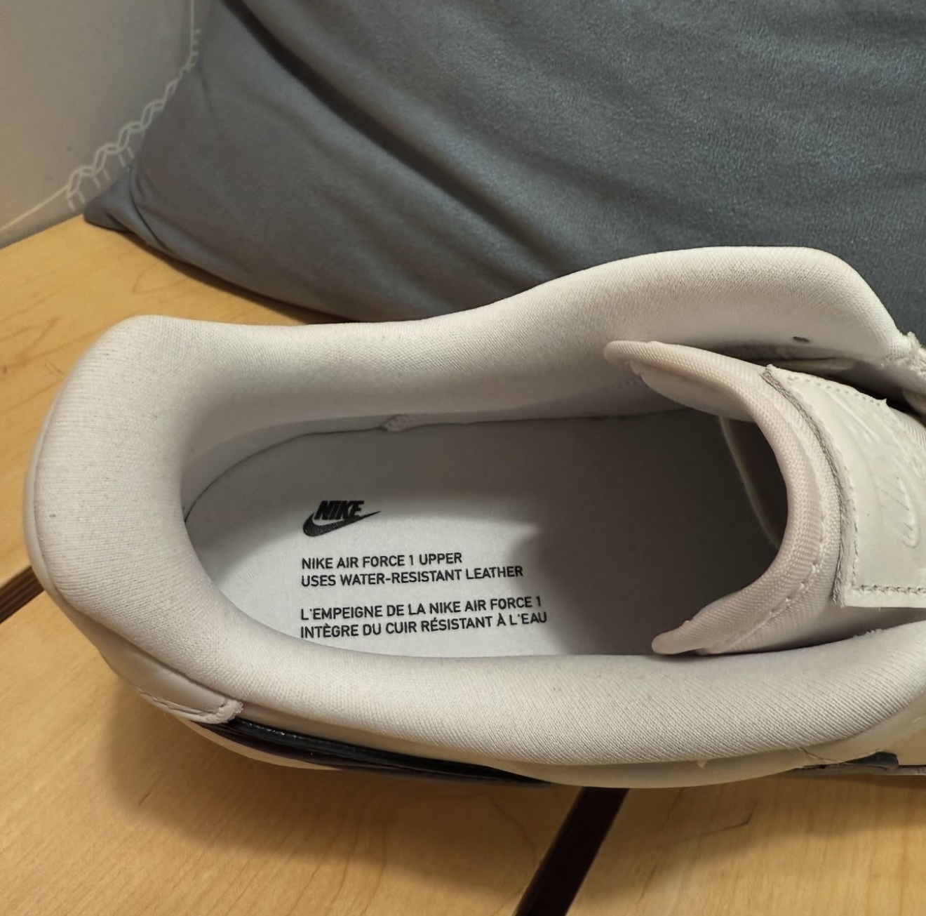 wmns Nike Air Force 1 白底黑勾 浮雕勾勾設計 女鞋 FV1182-001