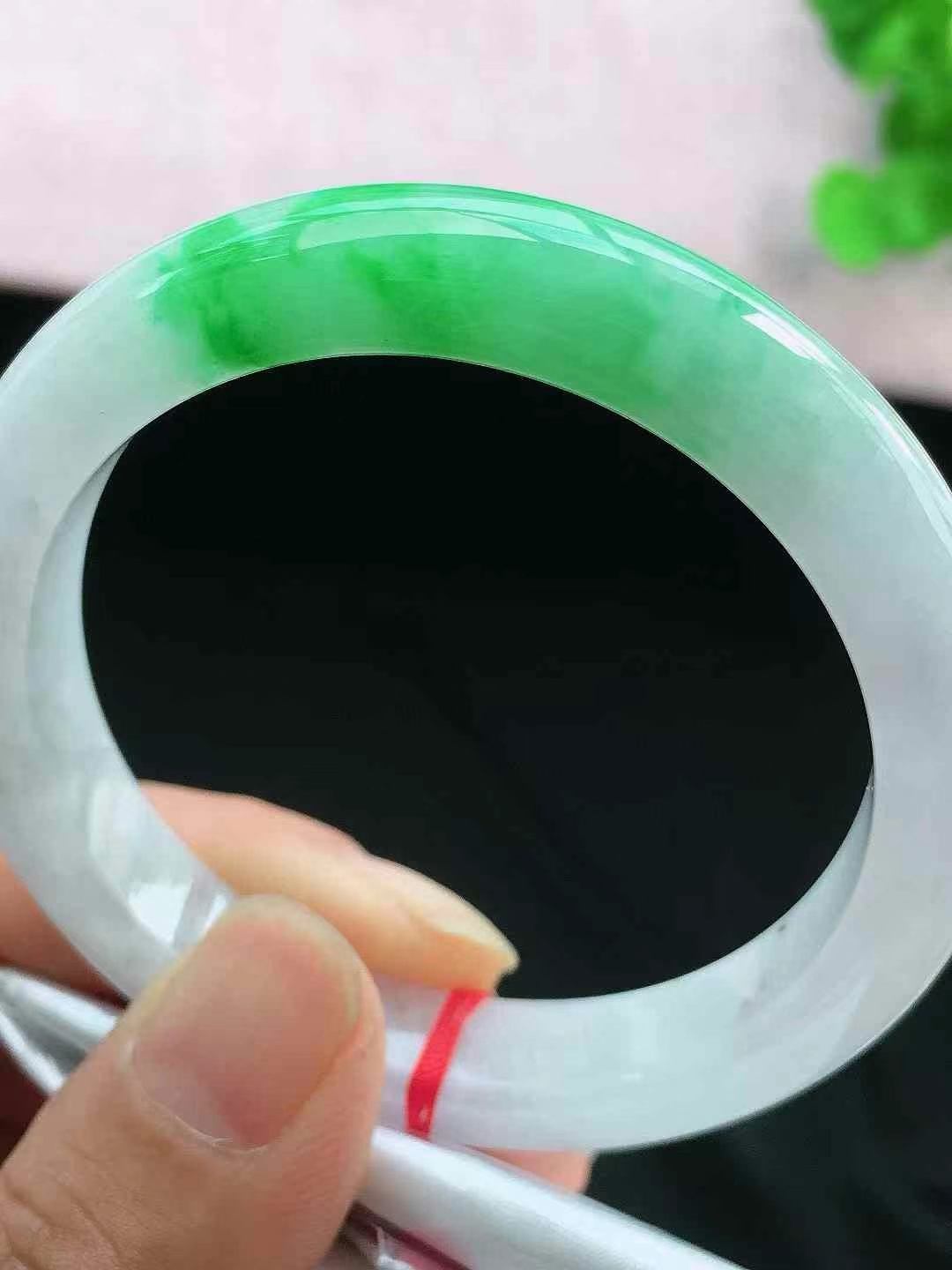 129586 53mm飄綠正圈翡翠手鐲 (52-54)