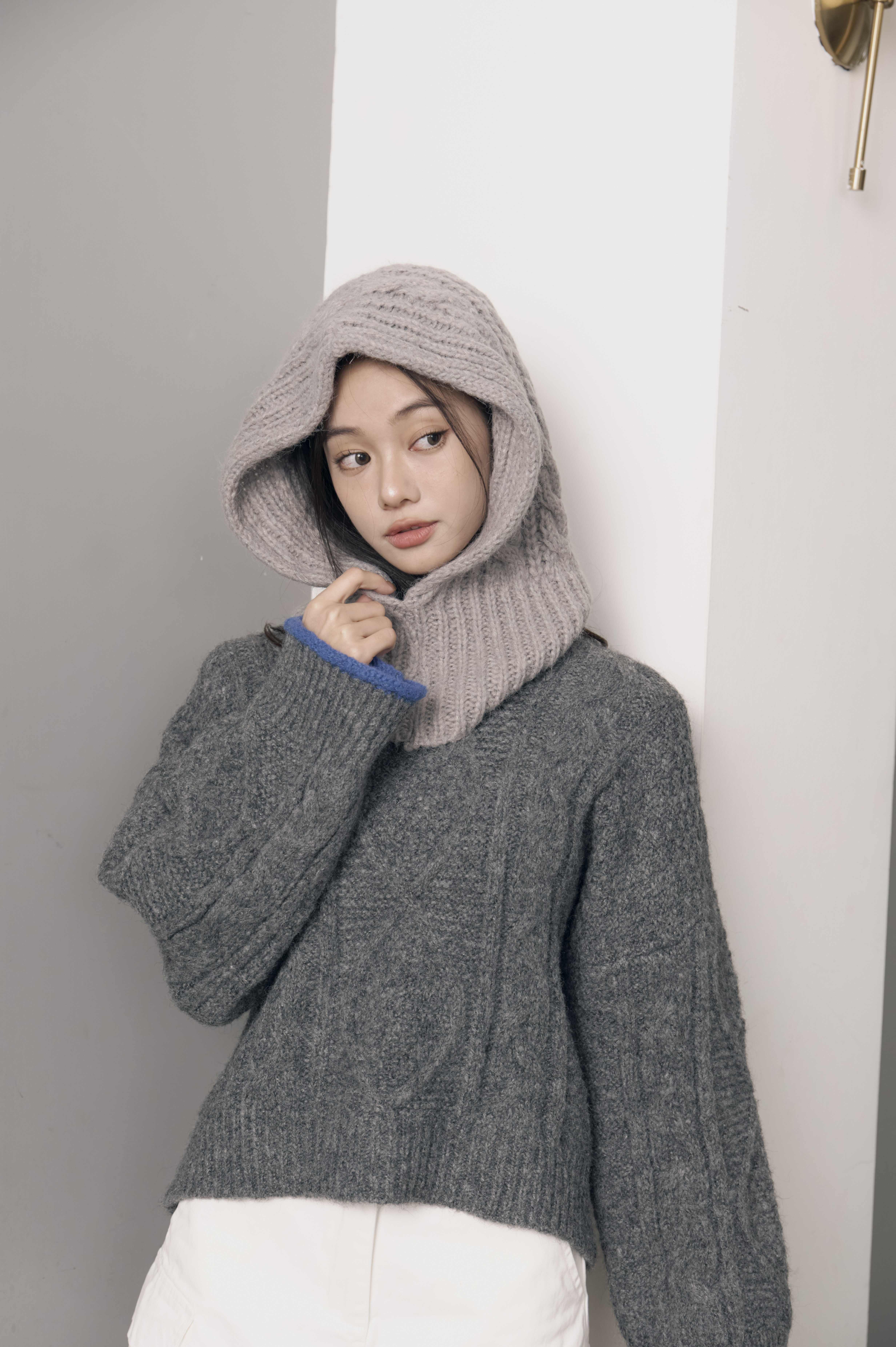 2603 袖口撞色麻花針織上衣(10%羊毛）