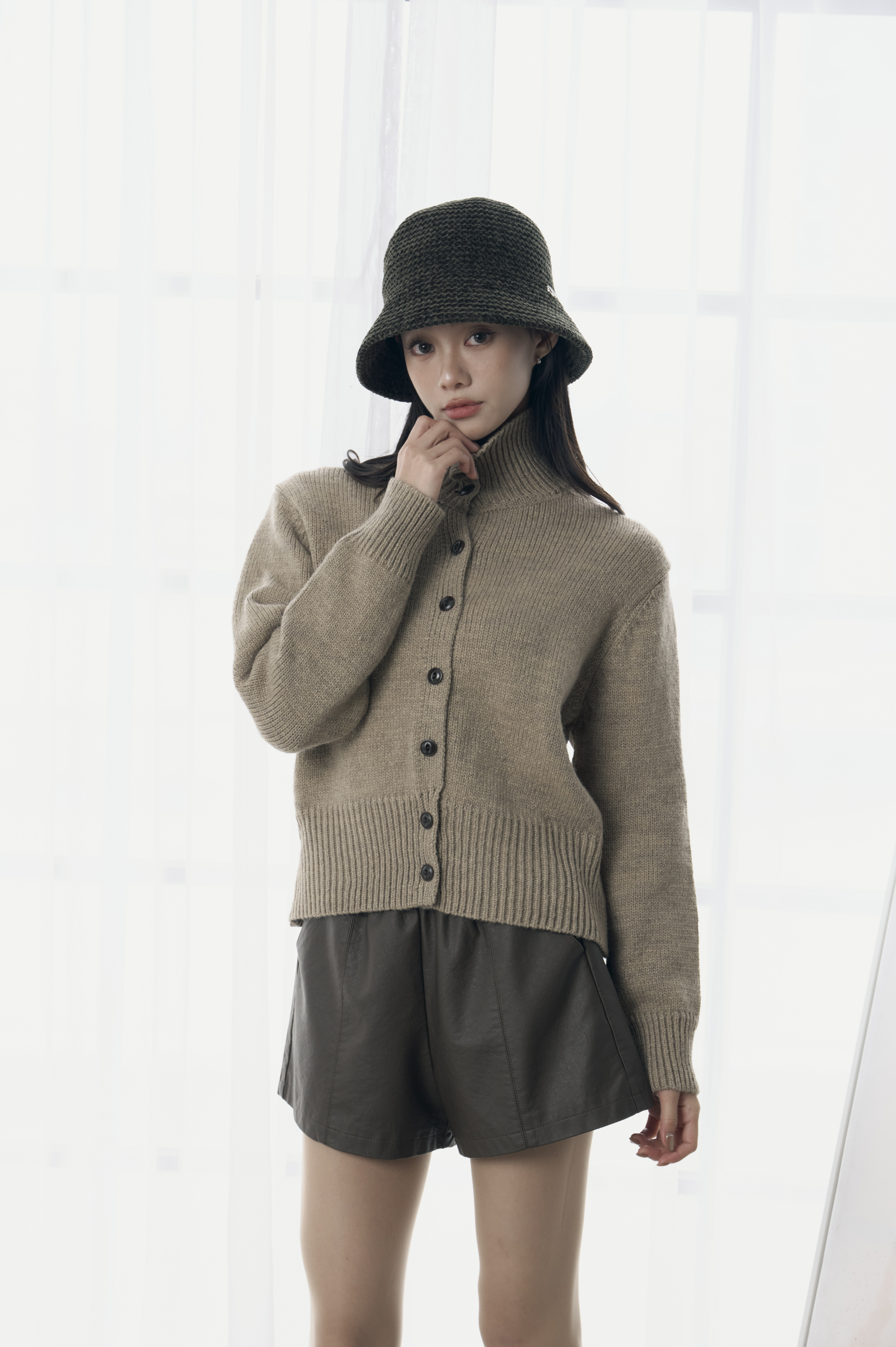 2603 高領開釦針織上衣（6%羊毛）