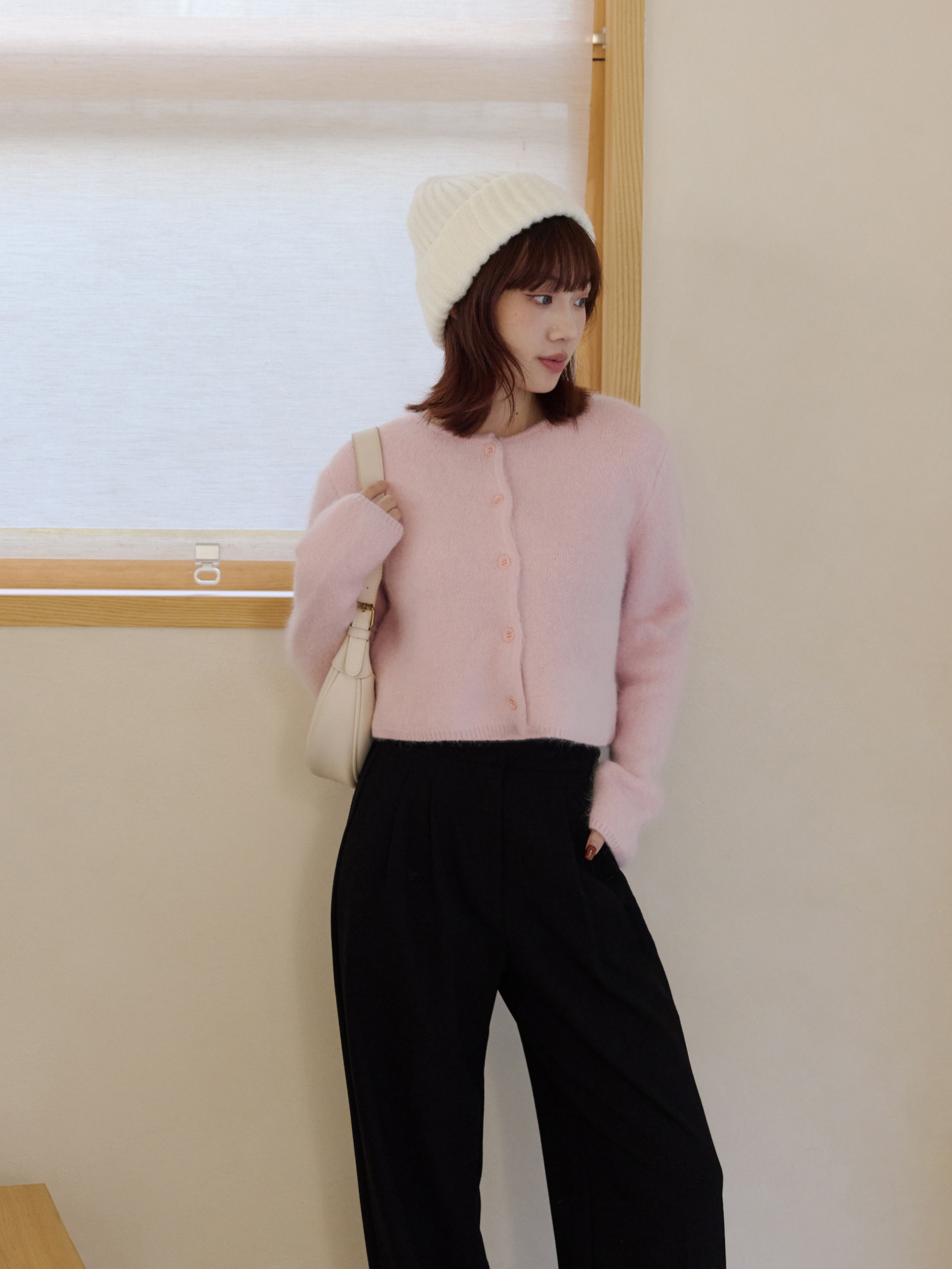 溫柔圓領毛毛排釦針織