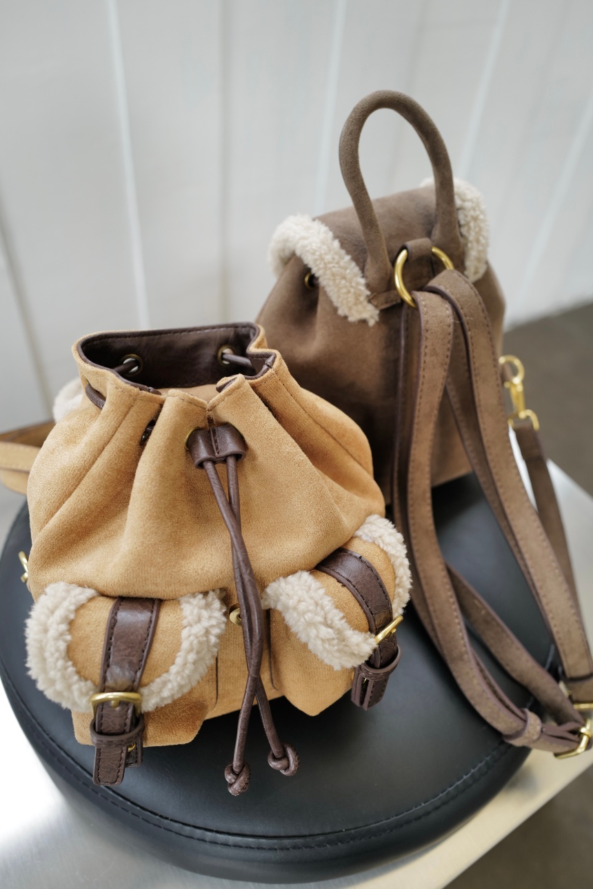 麂皮感Ｑ毛小廢後背包*2色