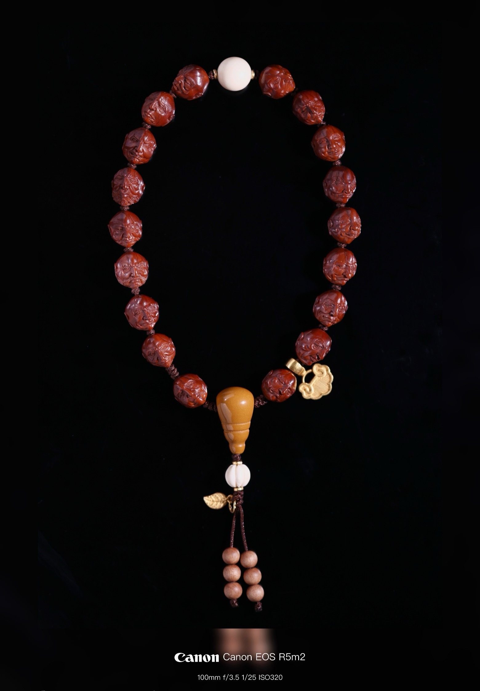 Dragon pattern walnut "Eighteen Arhats"