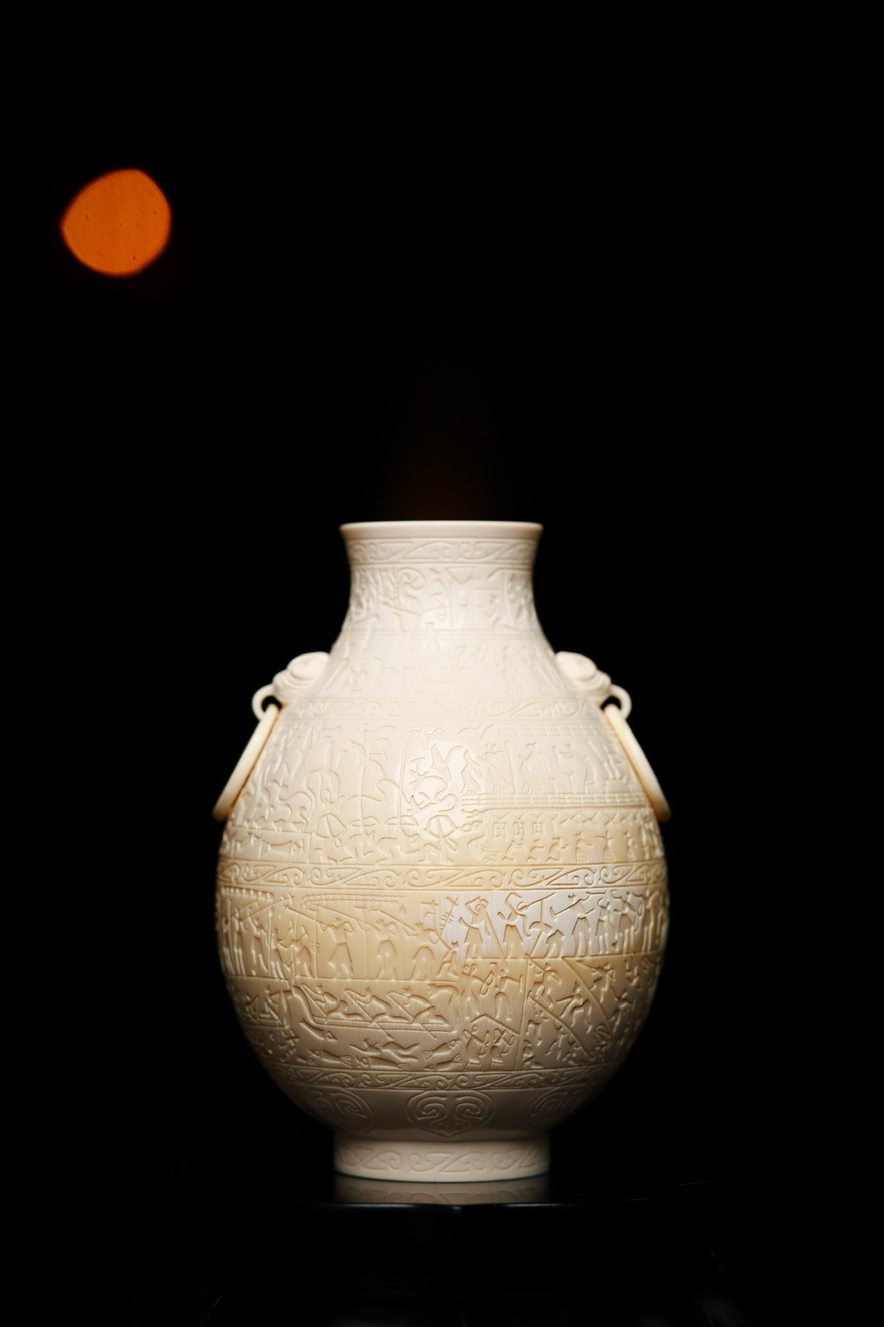 [Feasting, fishing, hunting, attacking and war-patterned teapot—a complete replica of a famous artist]