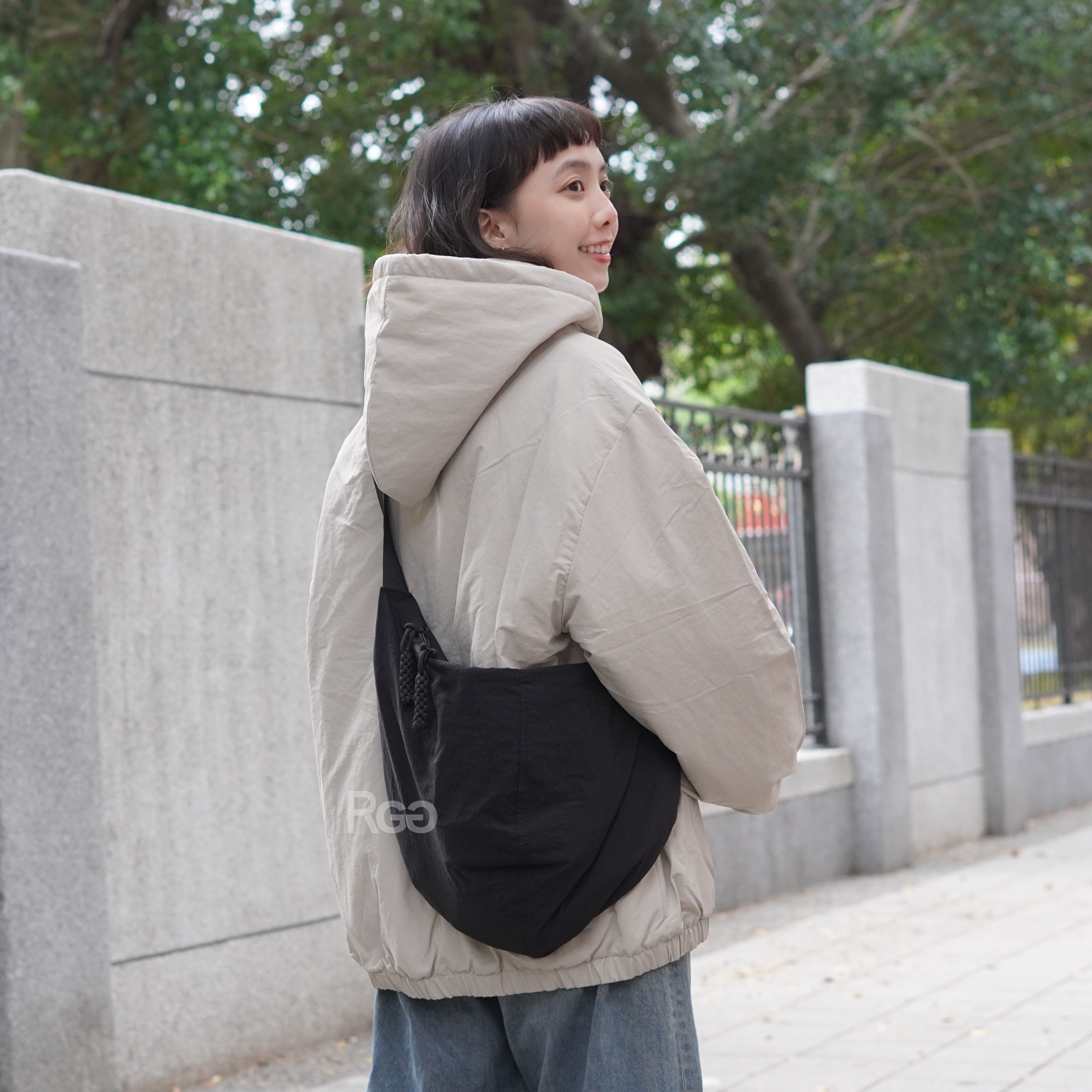 半月型日系斜挎包