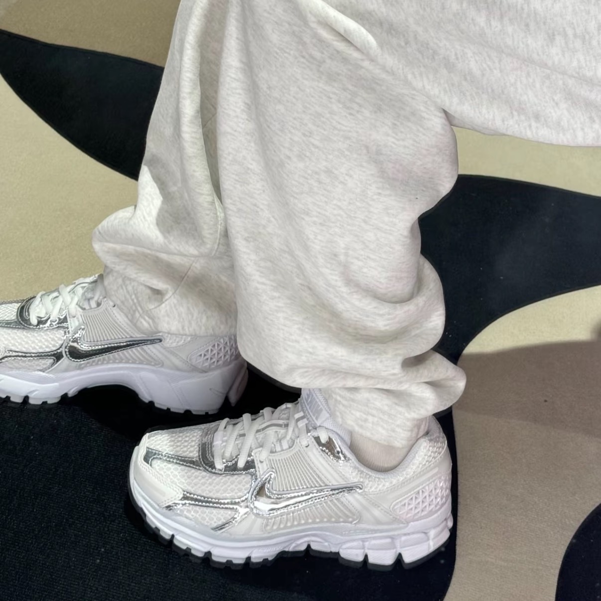 <最新發售> NIKE ZOOM VOMERO 5 "CHROME TOE" 仙女白銀 HF7723-100