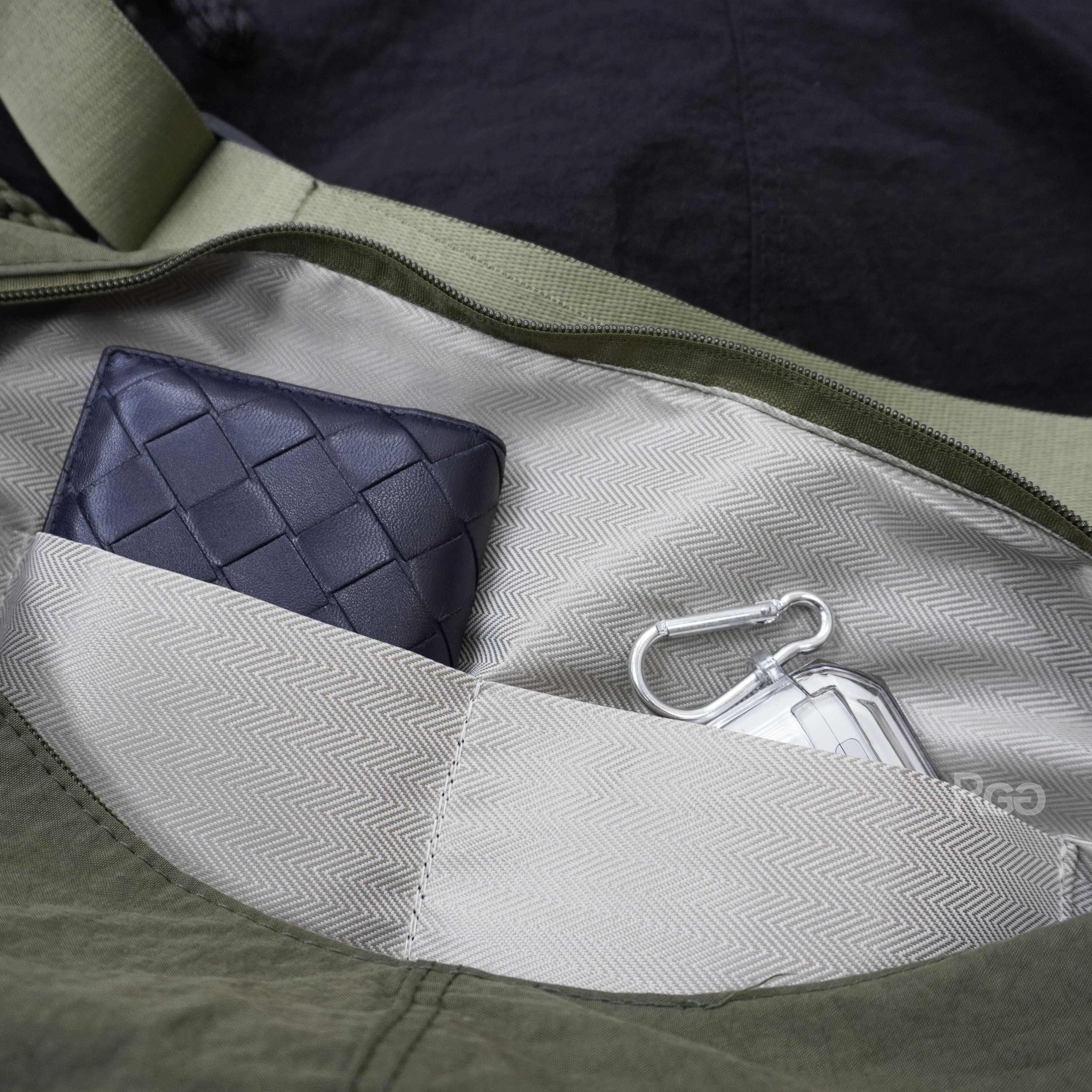 半月型日系斜挎包夾層示意照