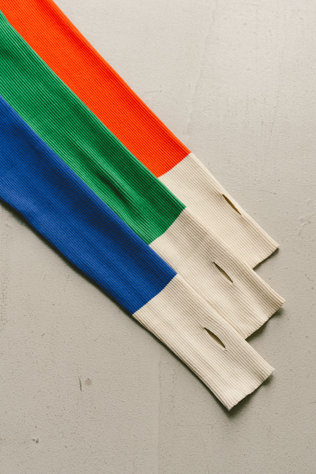 請包色！指孔配色羅紋上衣(三色)