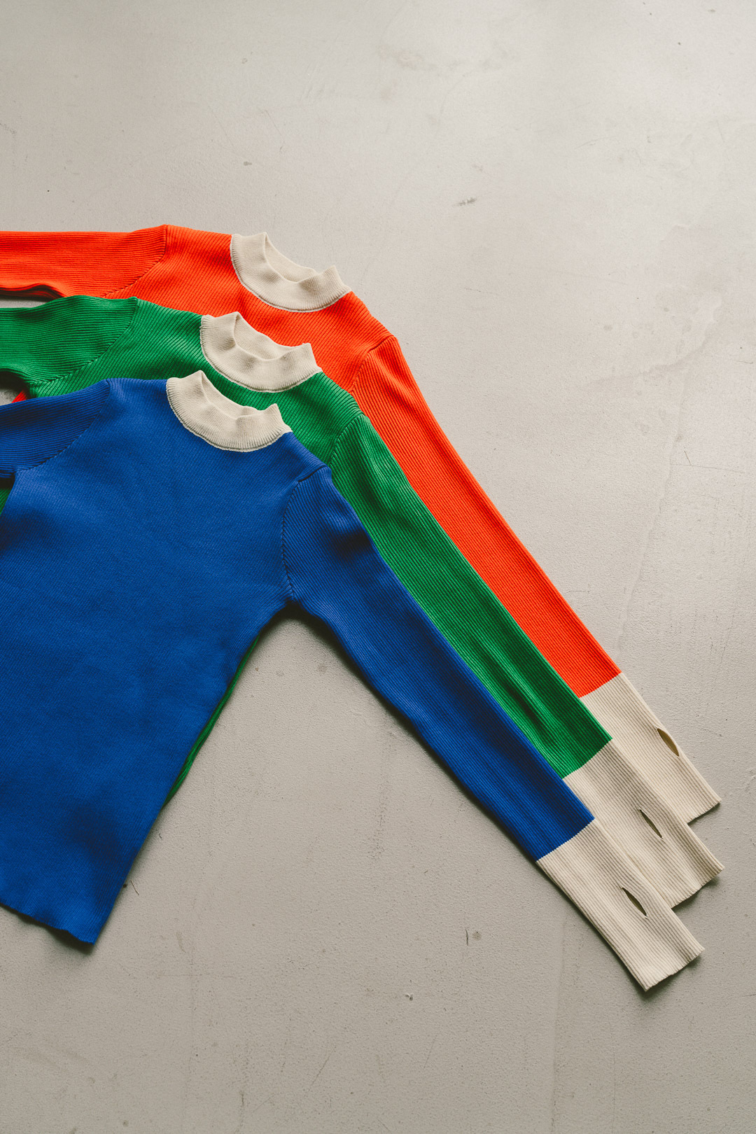 請包色！指孔配色羅紋上衣(三色)