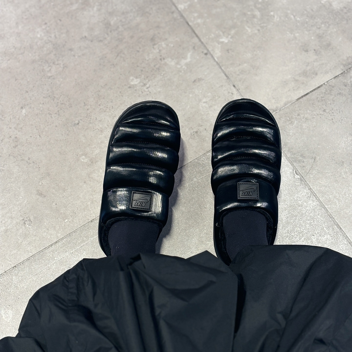 Nike Burrow SE 黑色 銀色 抓絨 毛茸茸 穆勒 拖鞋 FZ7939-001 FZ7939-002