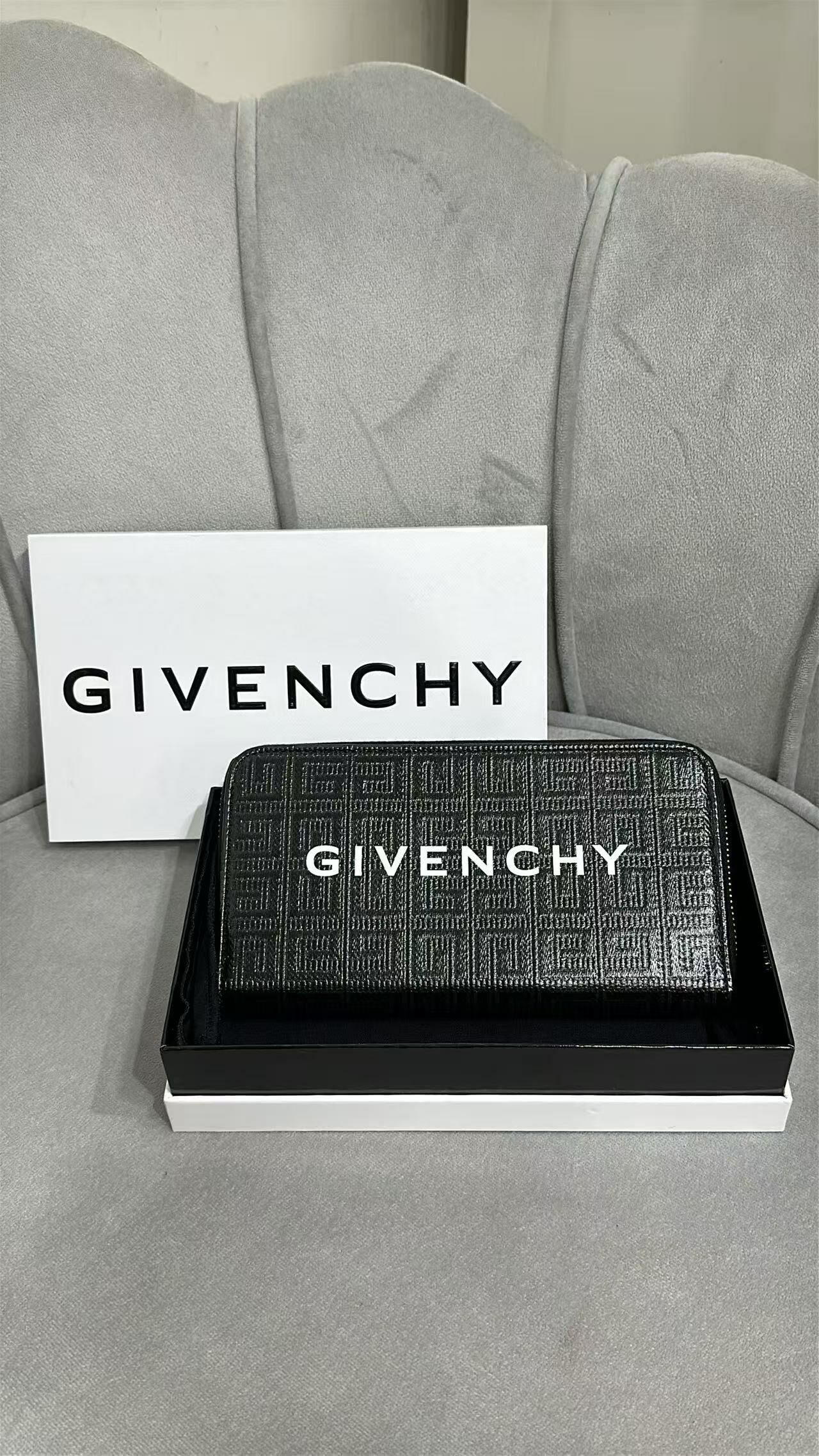 Givenchy 黑色拉鍊logo長銀包  -M