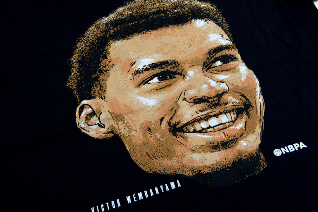 500 Level 聖安東尼奧馬刺隊 Victor Wembanyama Portrait T-Shirt