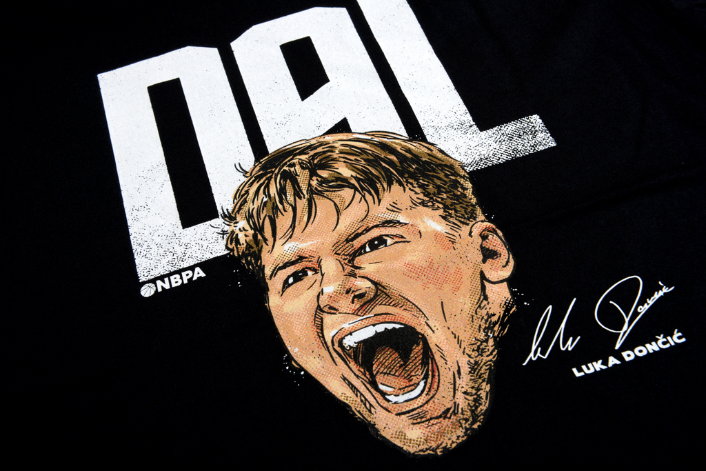 500 Level N拉斯獨行俠隊 Luka Doncic Portrait City Abbreviation T-Shirt
