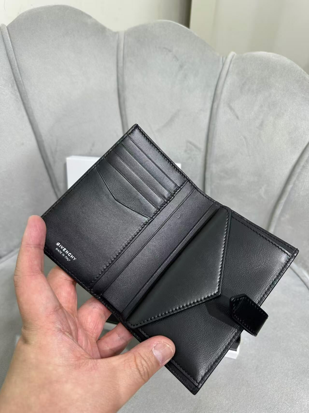 givenchy 啪鈕銀包 F2 -M