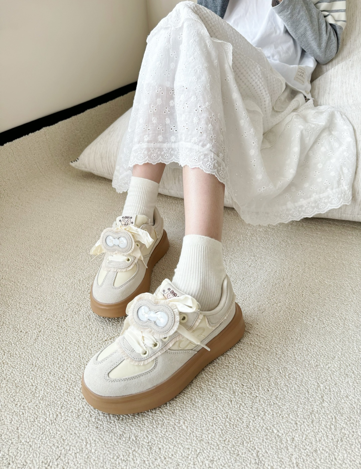 娜小古 x We Flower IP聯名 小花鞋 解構 毛邊 麂皮 焦糖底 厚底 德訓鞋 奶茶色 /預購