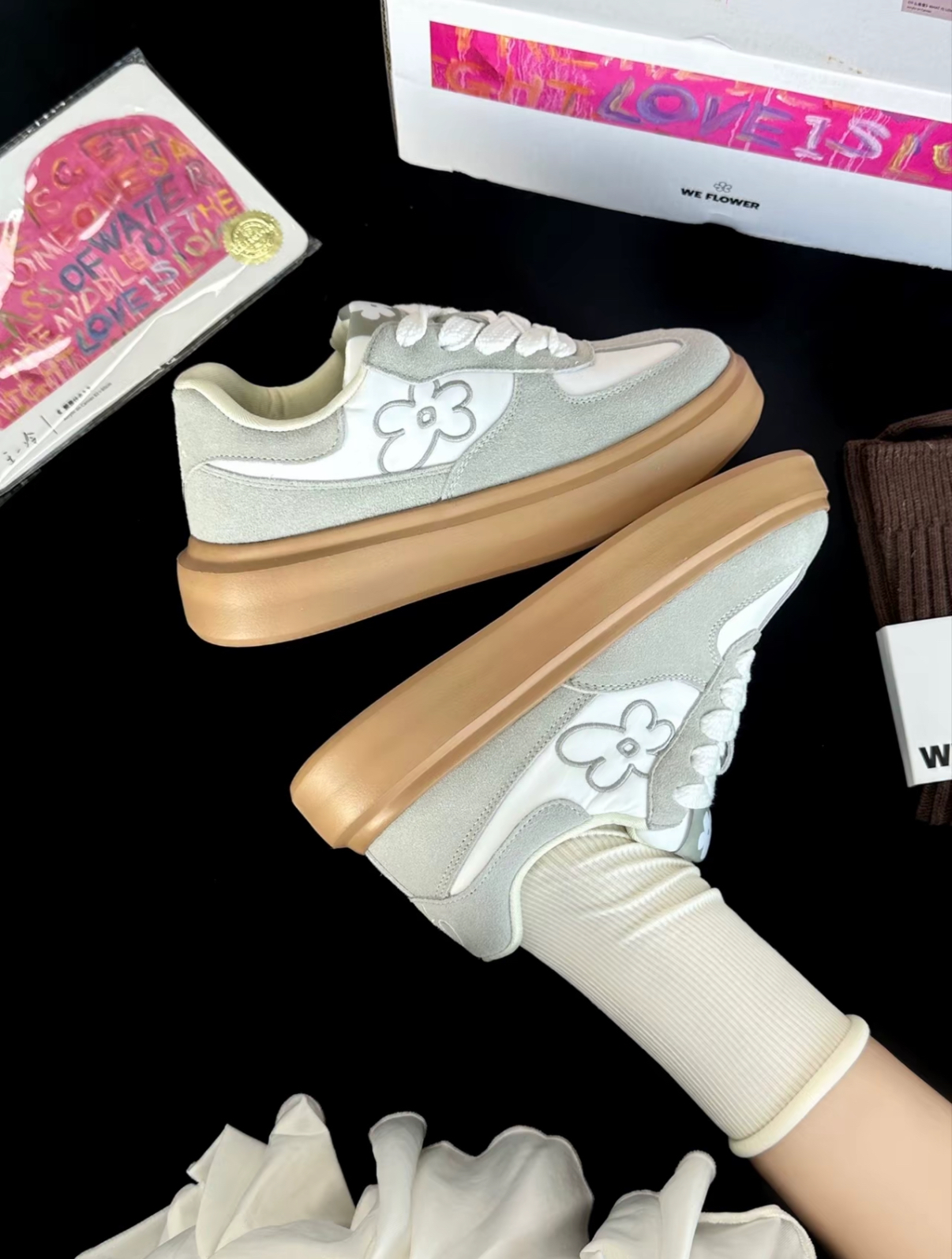 娜小古 x We Flower 小花鞋 解構 毛邊 麂皮 焦糖底 厚底 德訓鞋 典雅灰/預購