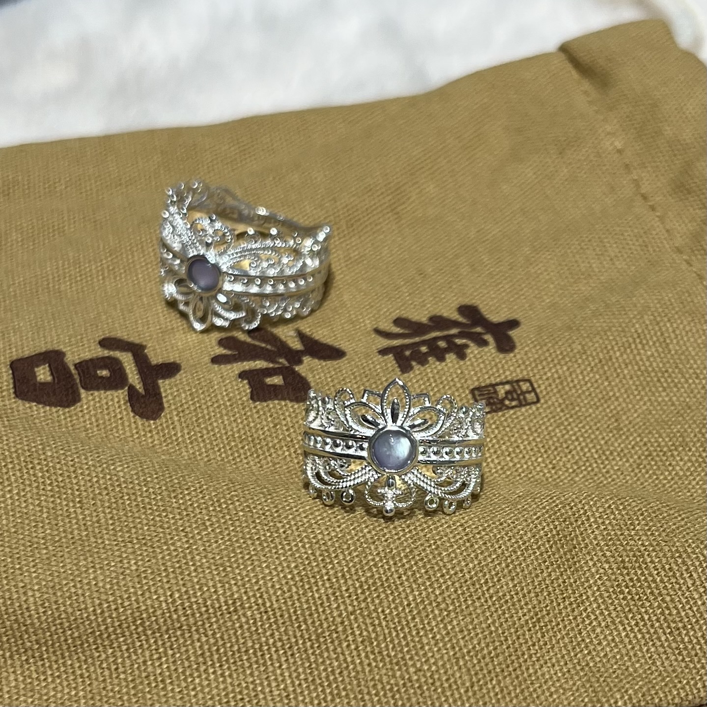 R) 雍和宮招財聚財銀花絲戒指