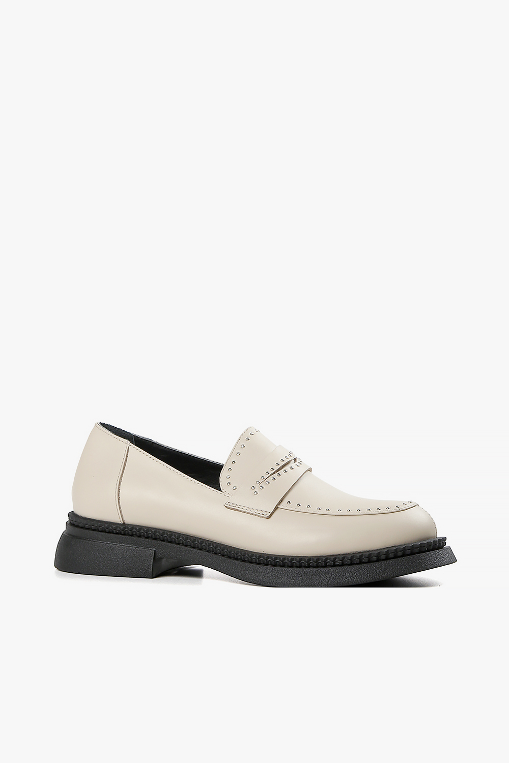 Penny Studs 造型跟樂福鞋