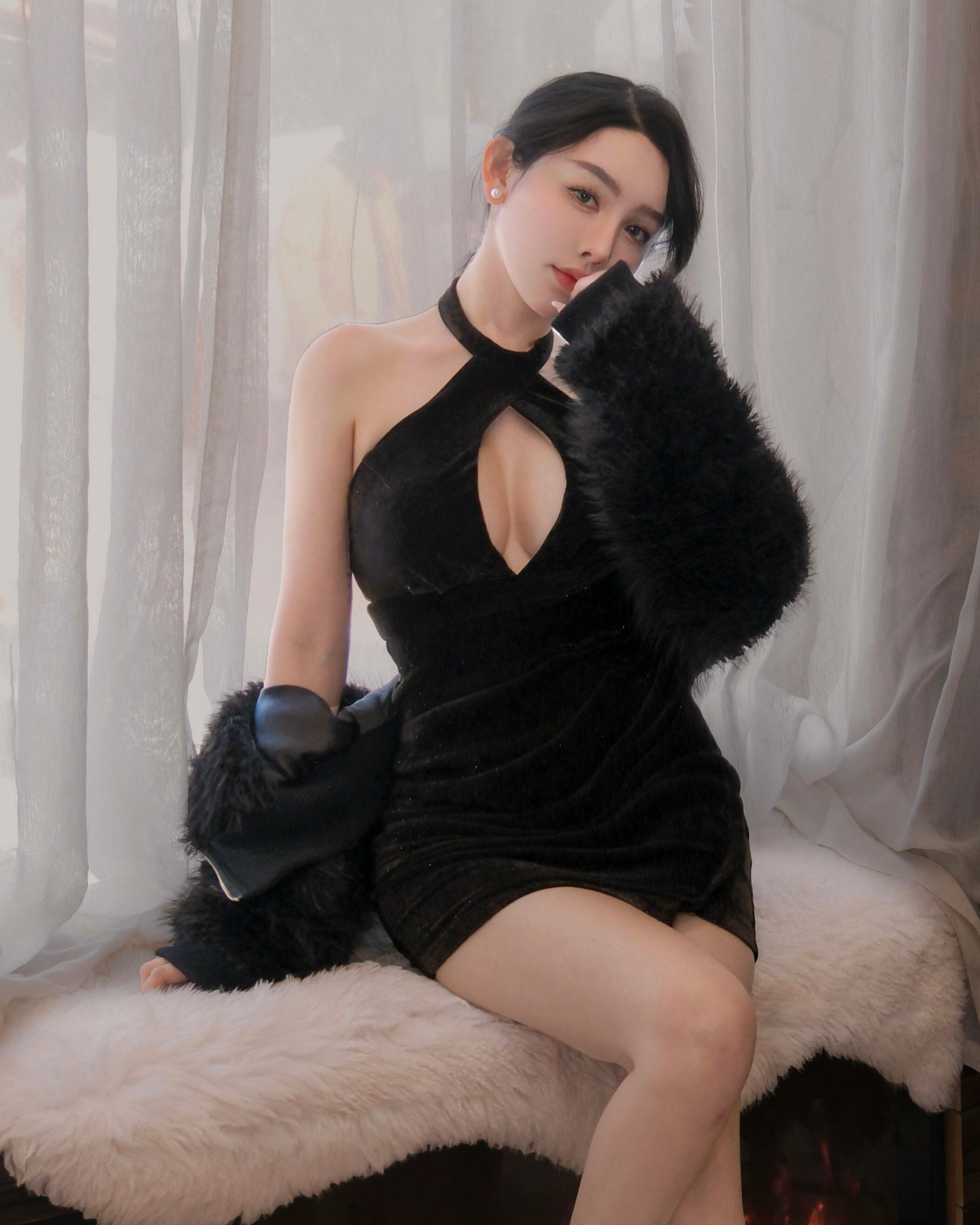 ⭒限量-立領挖胸美背合身洋