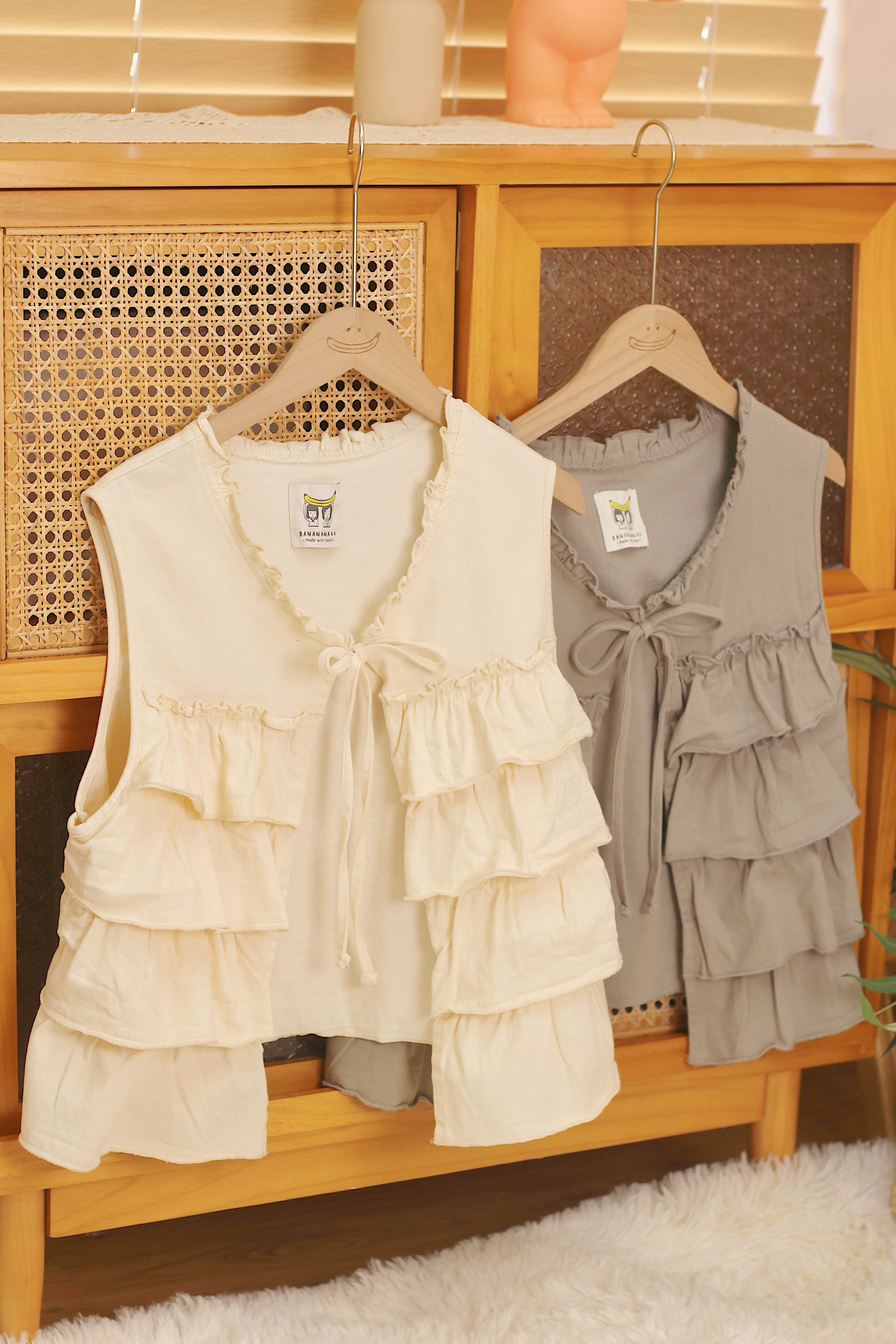 兩色 / 荷葉邊蛋糕斜布馬甲/ Ruffled Patchwork Vest