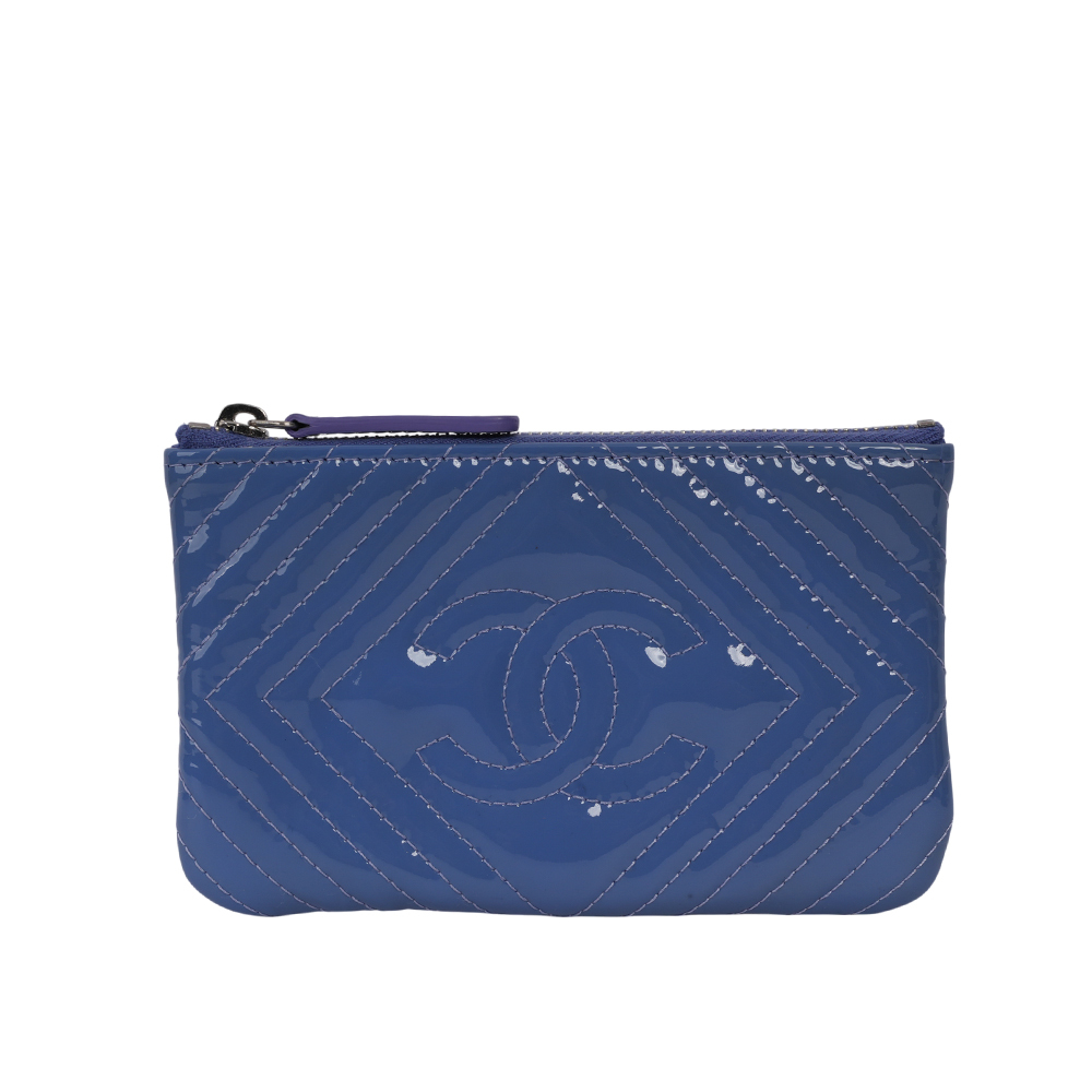 【CHANEL 】CC Logo 菱形縫線漆皮一字型拉鍊零錢包