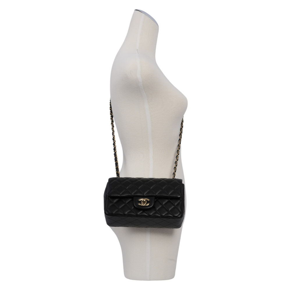 【CHANEL】金色CC Logo 菱格紋小羊皮迷你翻蓋包/MINI COCO(黑色)A69900 Y04059 94305